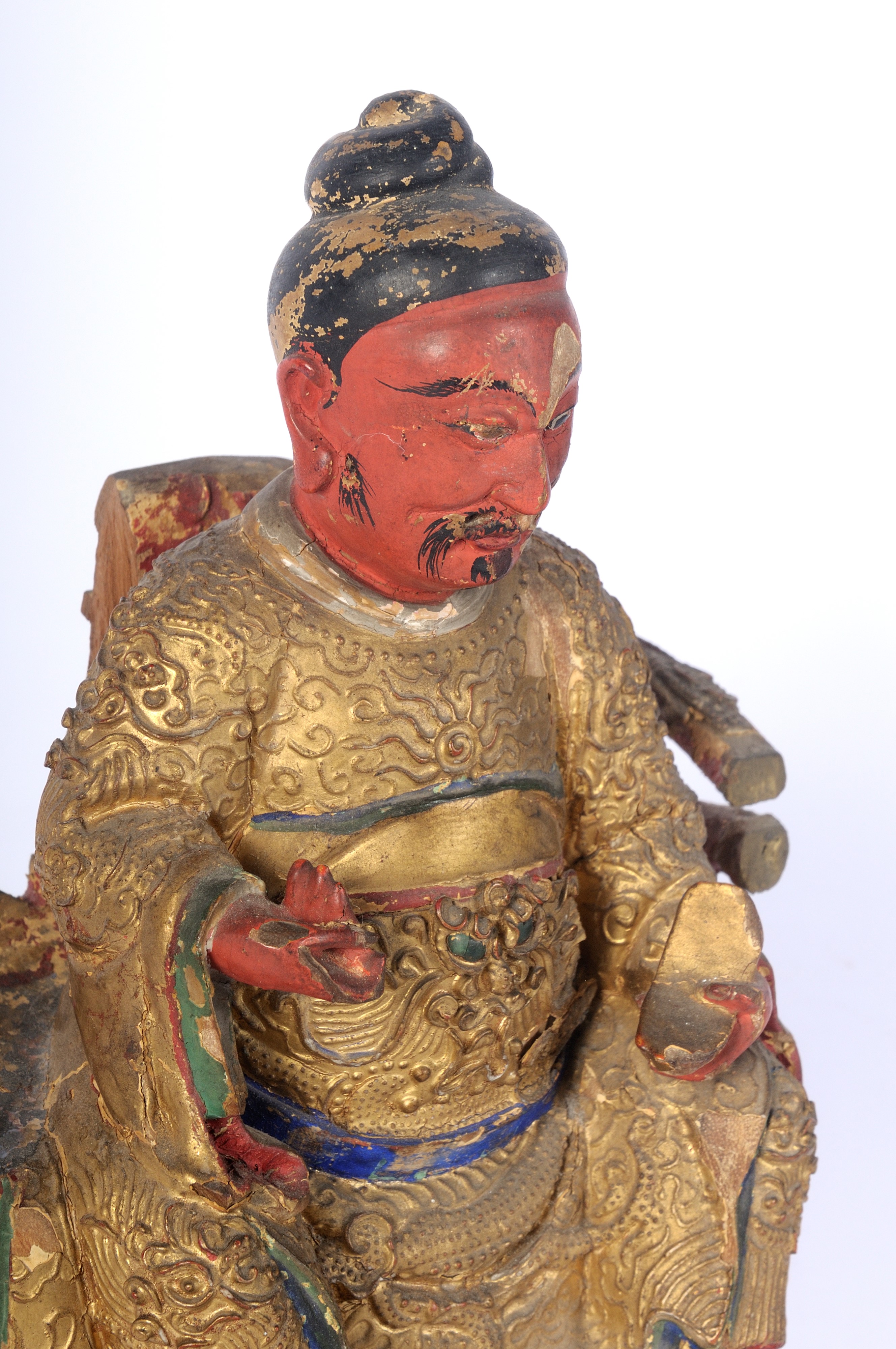 Guan Yu , Scultura Lignea di Figura Maschile con Abiti Imperiali