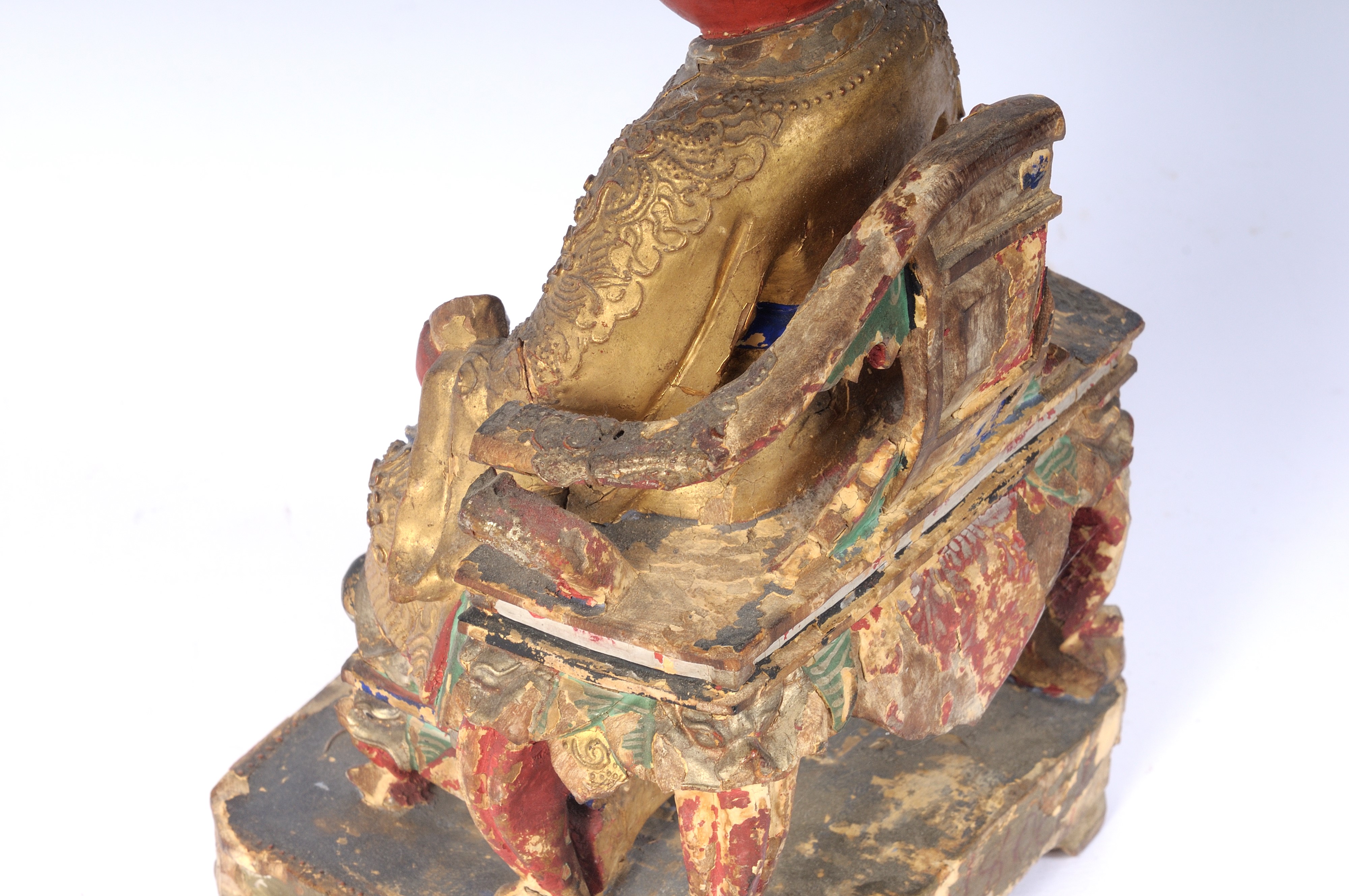 Guan Yu , Scultura Lignea di Figura Maschile con Abiti Imperiali