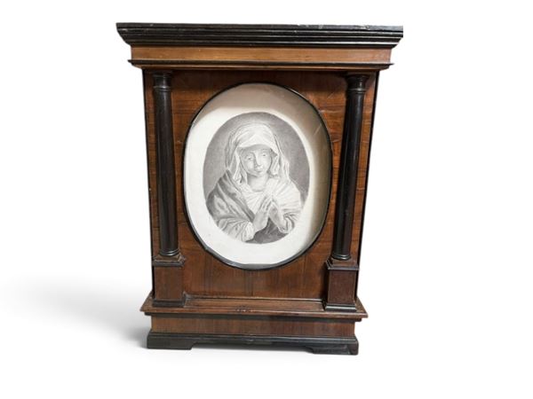 Cornice architettonica ad edicola