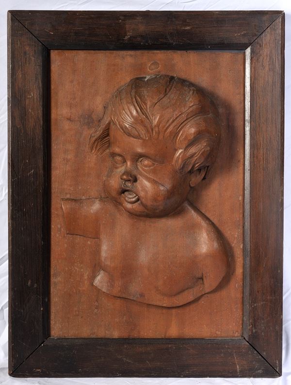 Busto di fanciullo in altorilievo in legno