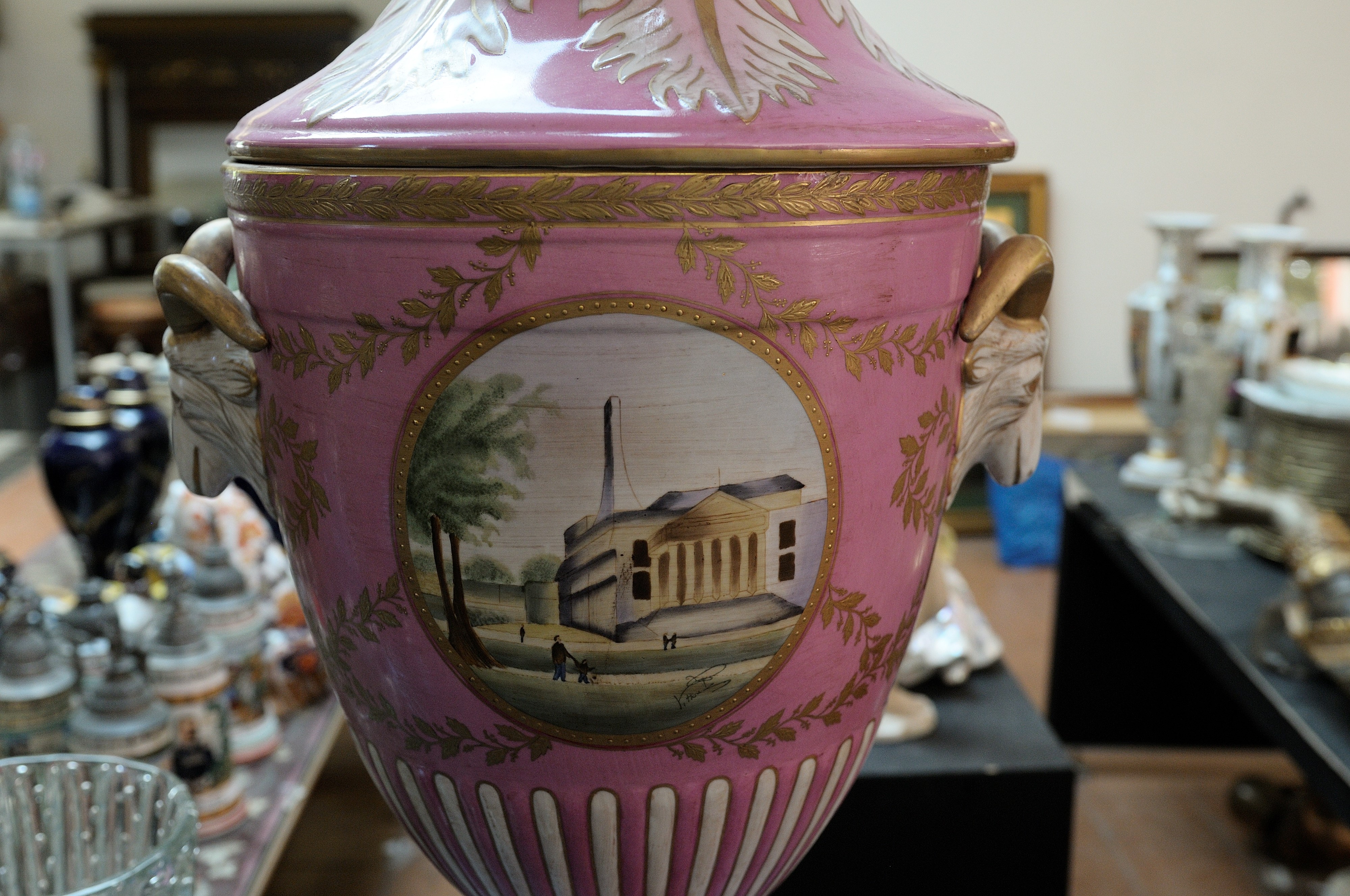 Grande Vaso Ad Urna in Porcellana Rosa