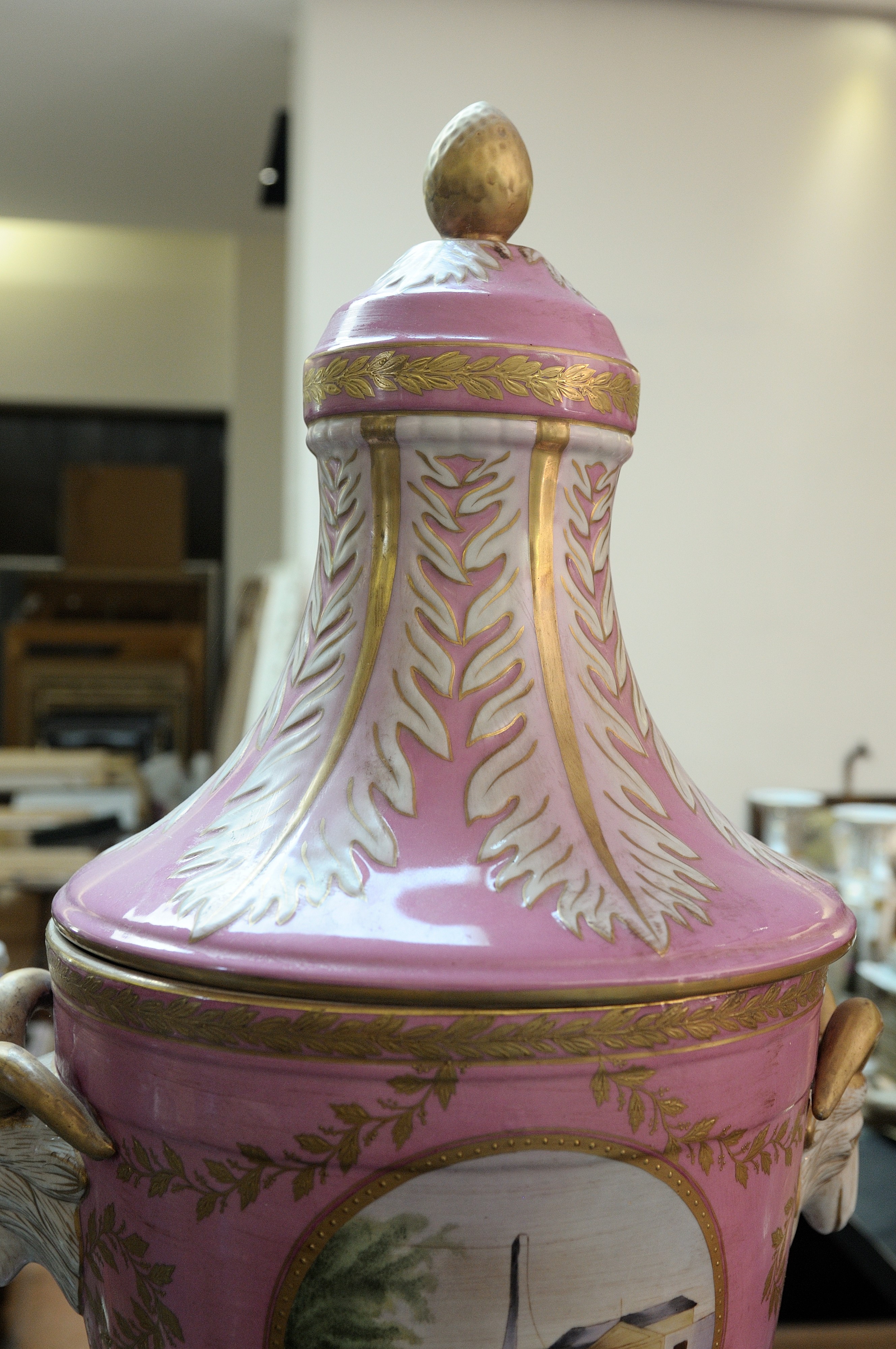 Grande Vaso Ad Urna in Porcellana Rosa