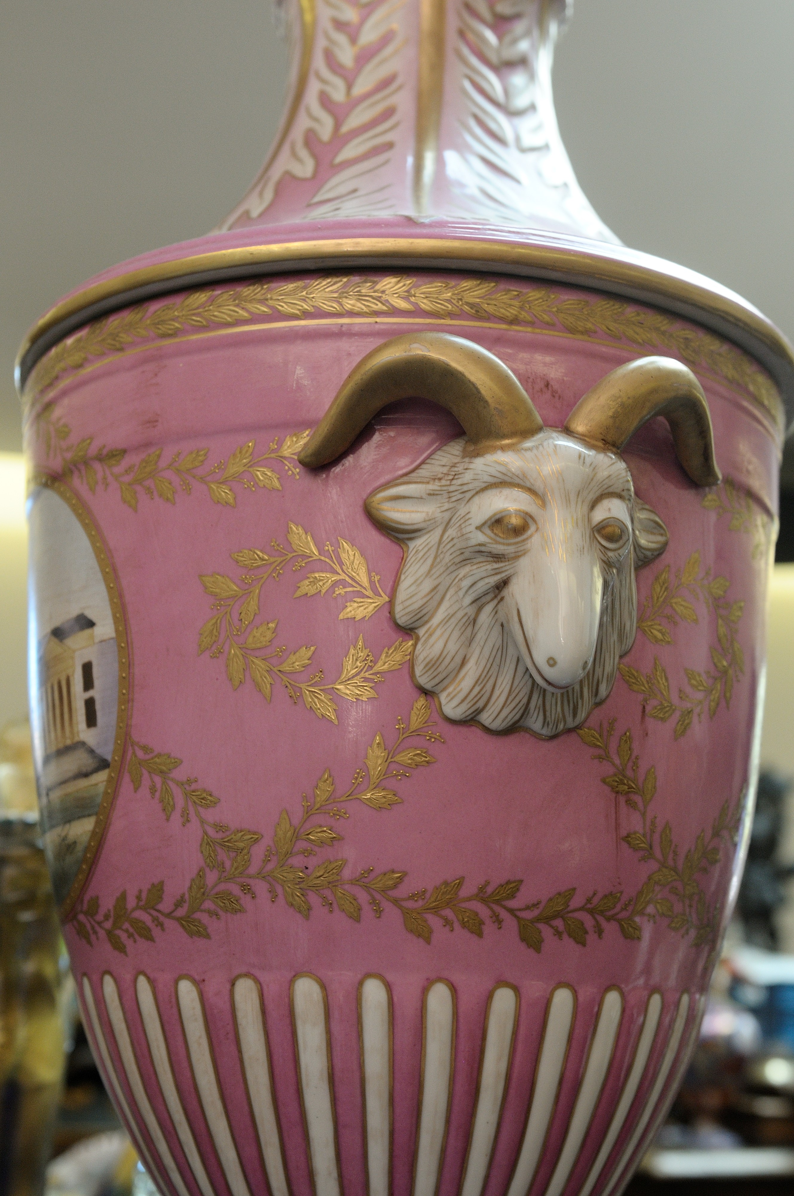 Grande Vaso Ad Urna in Porcellana Rosa