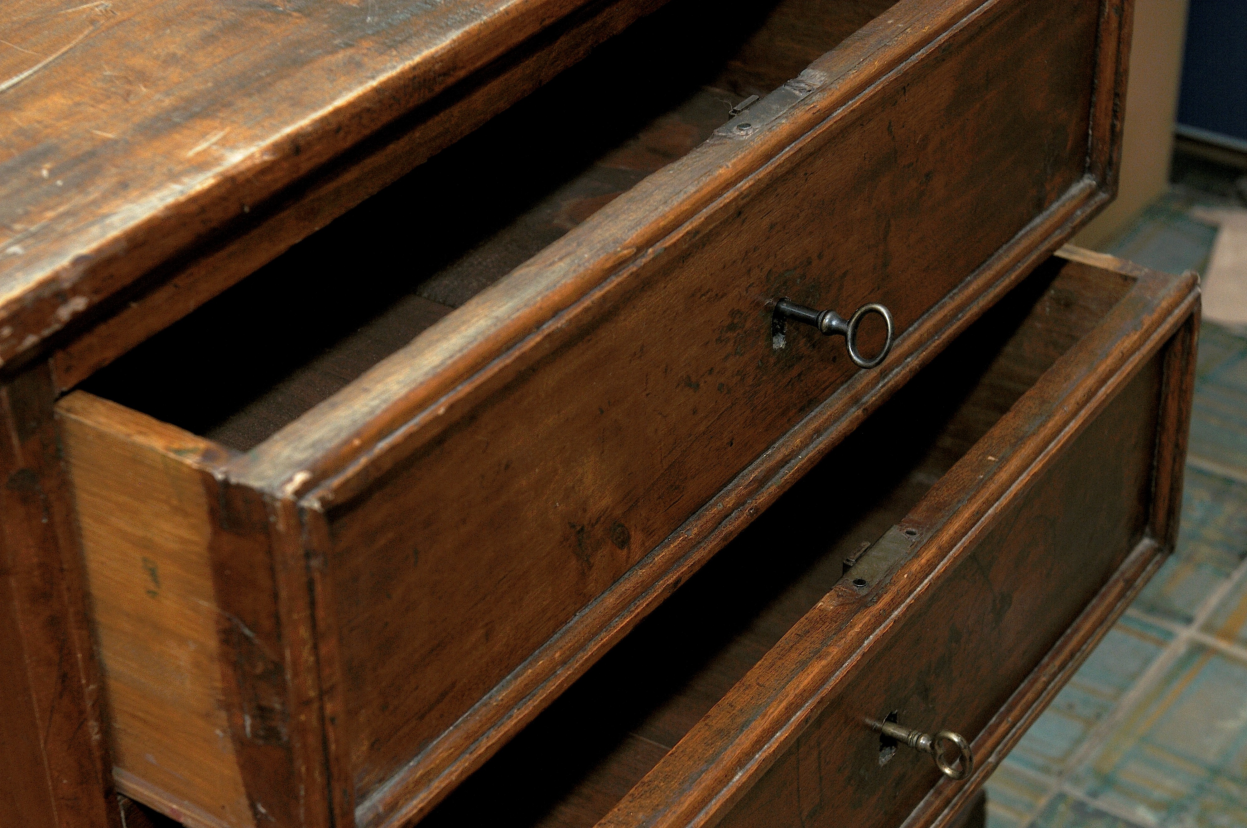 Cassettone in Legno a Tre Cassetti