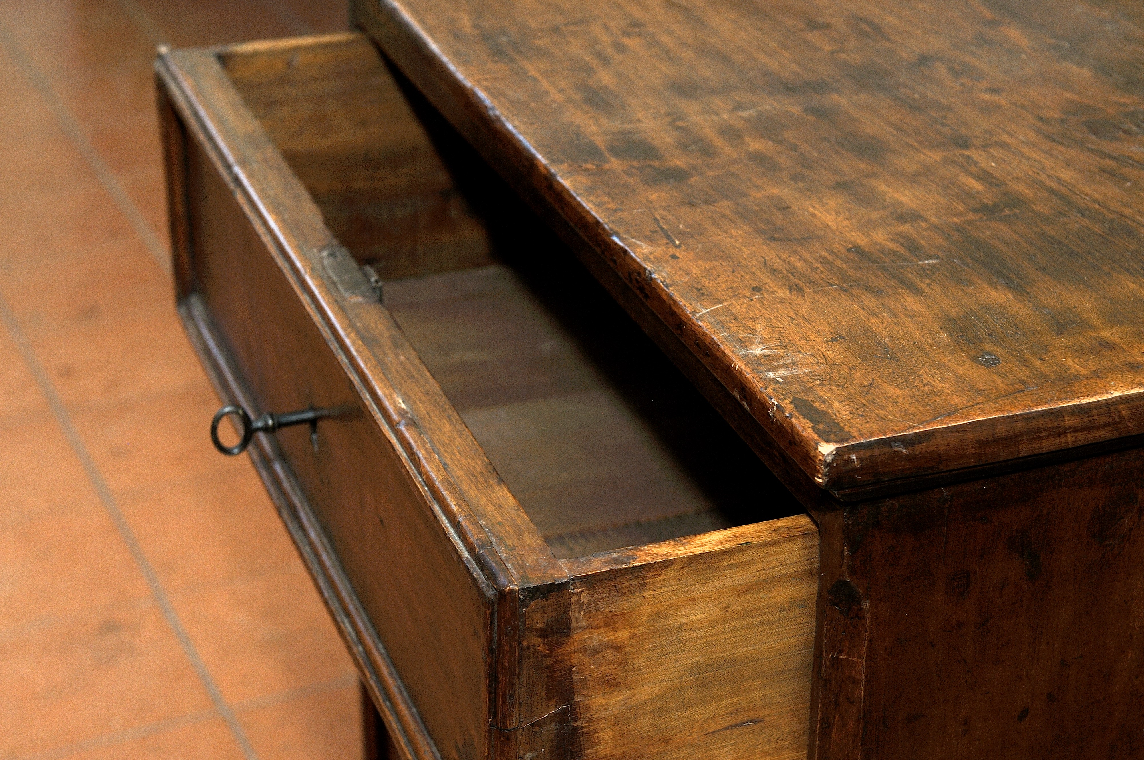 Cassettone in Legno a Tre Cassetti
