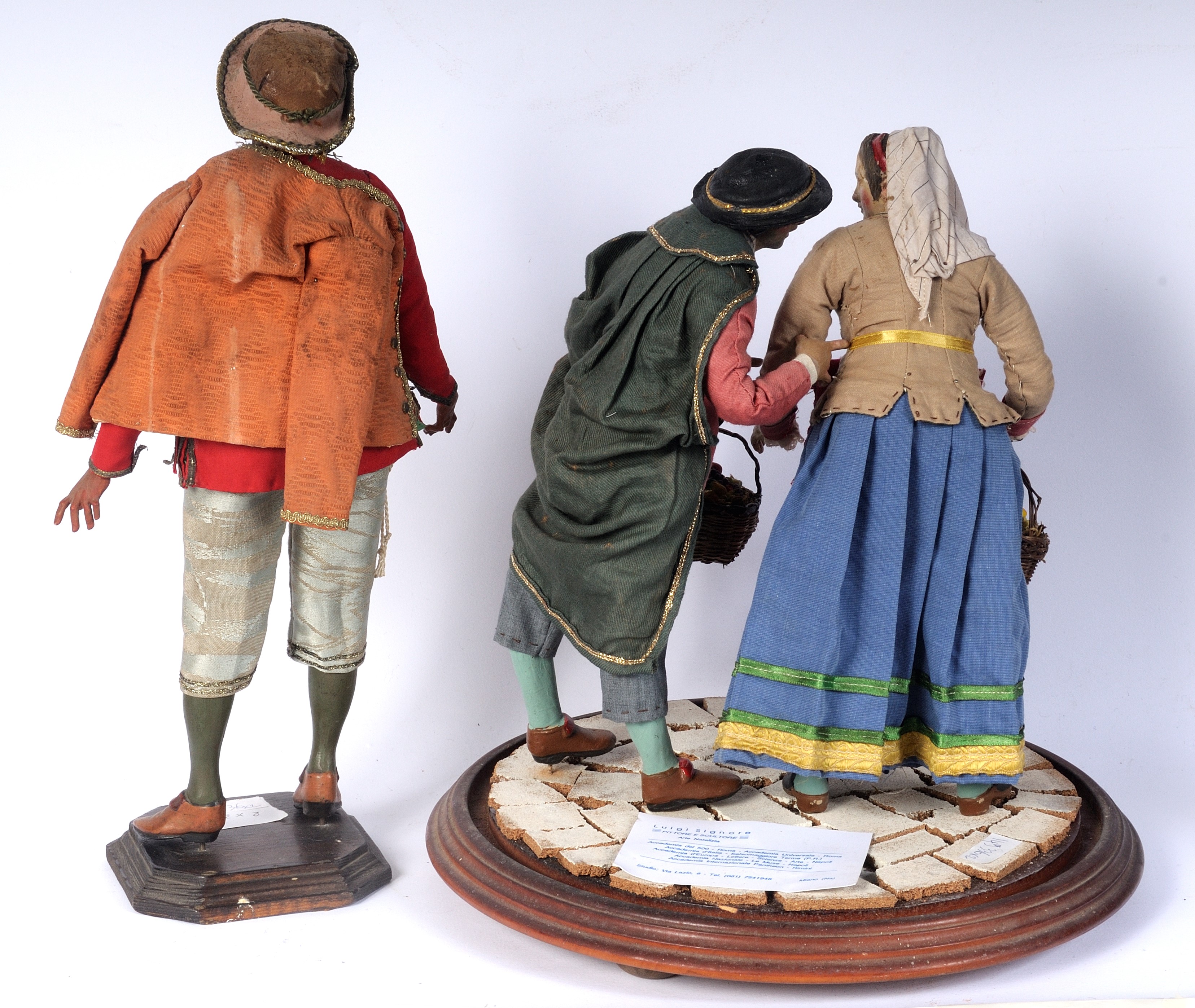 Insieme di Due Gruppi Plastici con Tre Figure