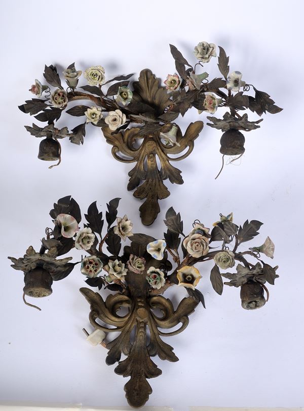 Coppia appliques da muro in bronzo e ceramica