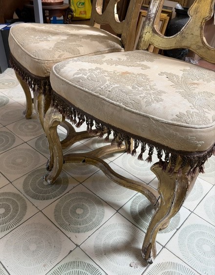 Coppia di Seggiole in Legno Dorato