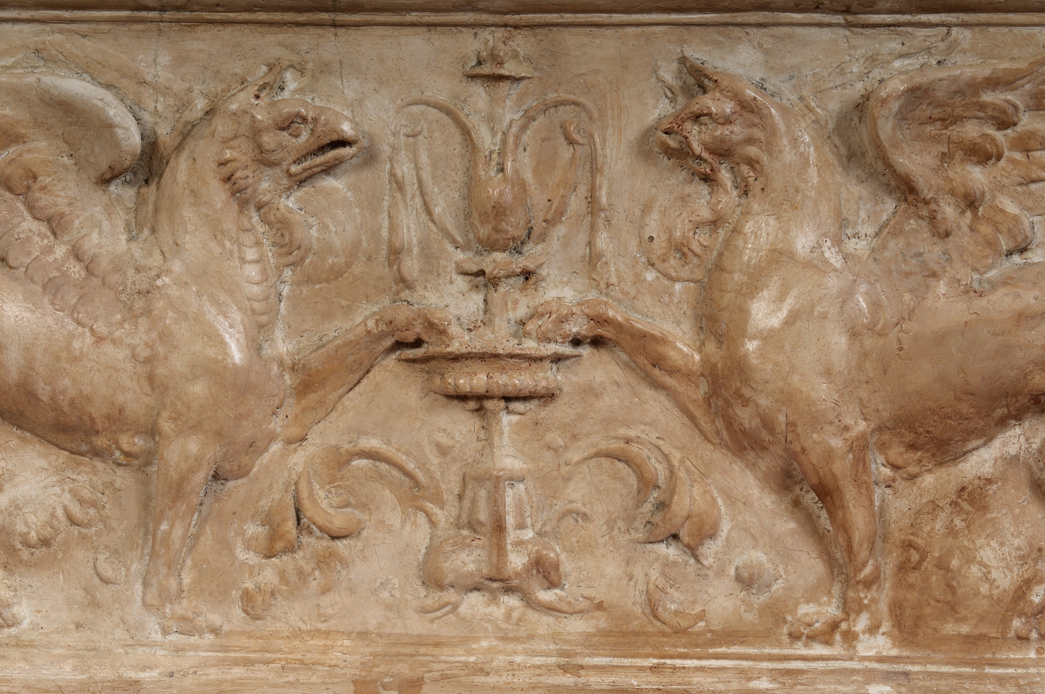 Fregio Archittonico con Grifoni e Girali