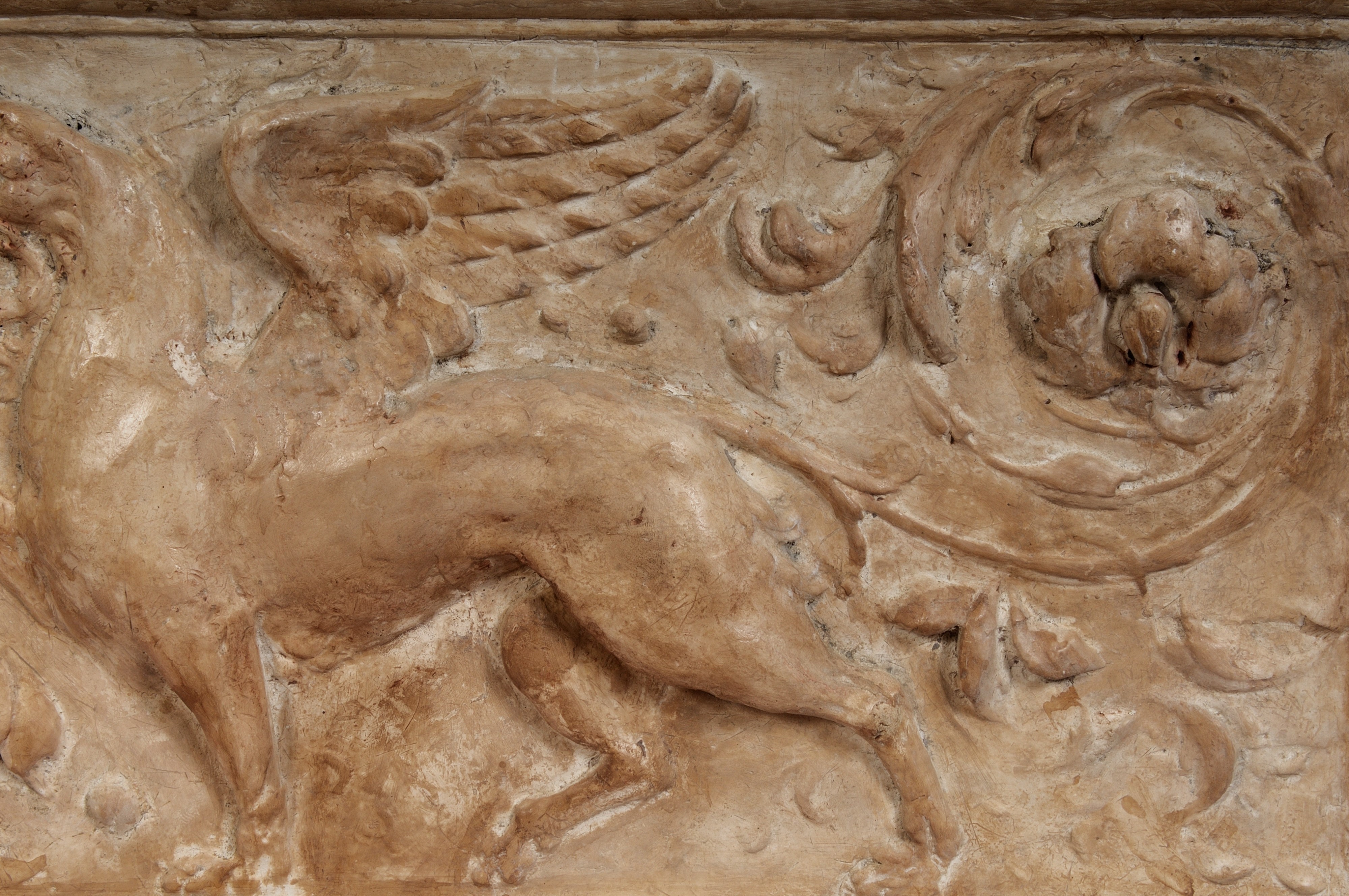 Fregio Archittonico con Grifoni e Girali