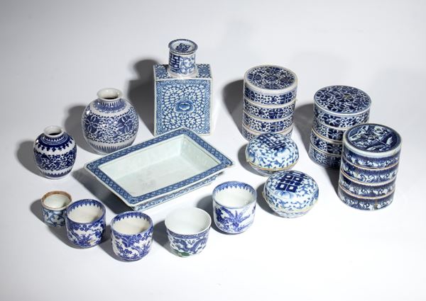 A group of small blue and white porcelain objects. China, 20th century.