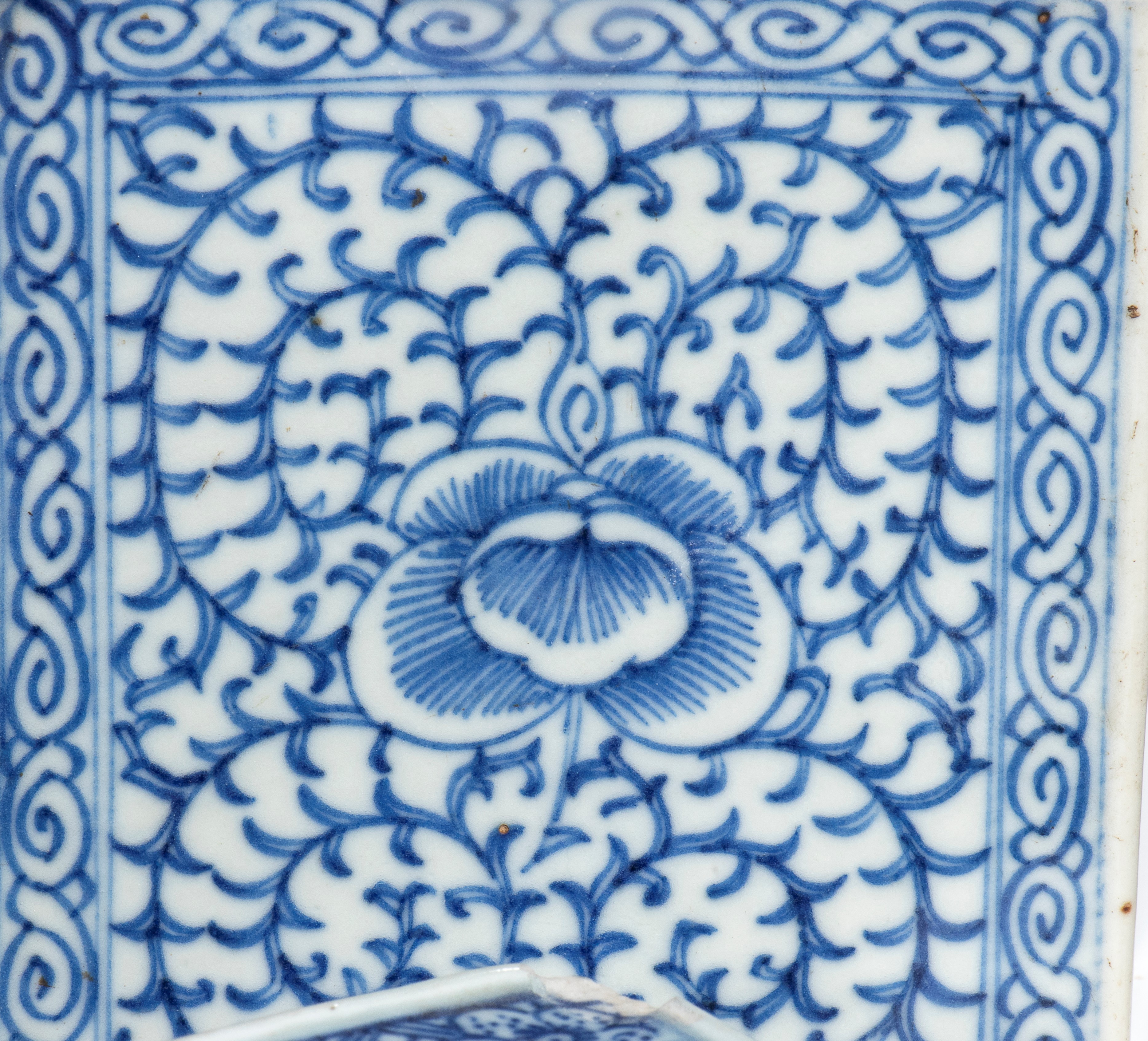 Guppo di piccoli oggetti, porcellana bianca e blu, Cina, XX secolo