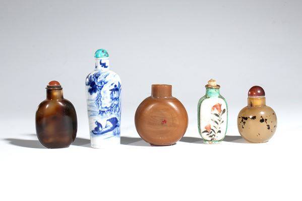 Gruppo di cinque tabacchiere. Cina, XIX-XX secolo