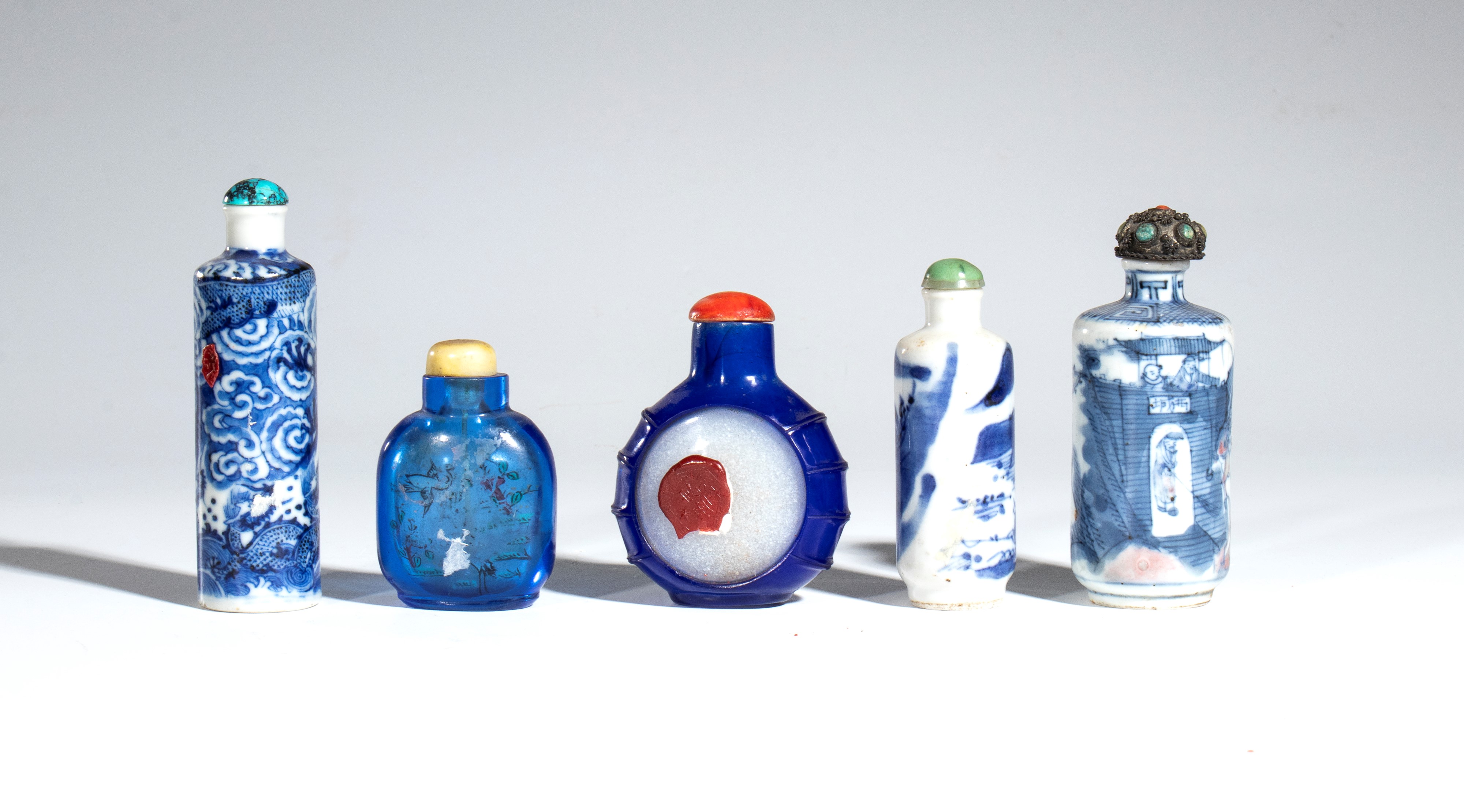 Gruppo di cinque tabacchiere, Cina, XIX–XX secolo