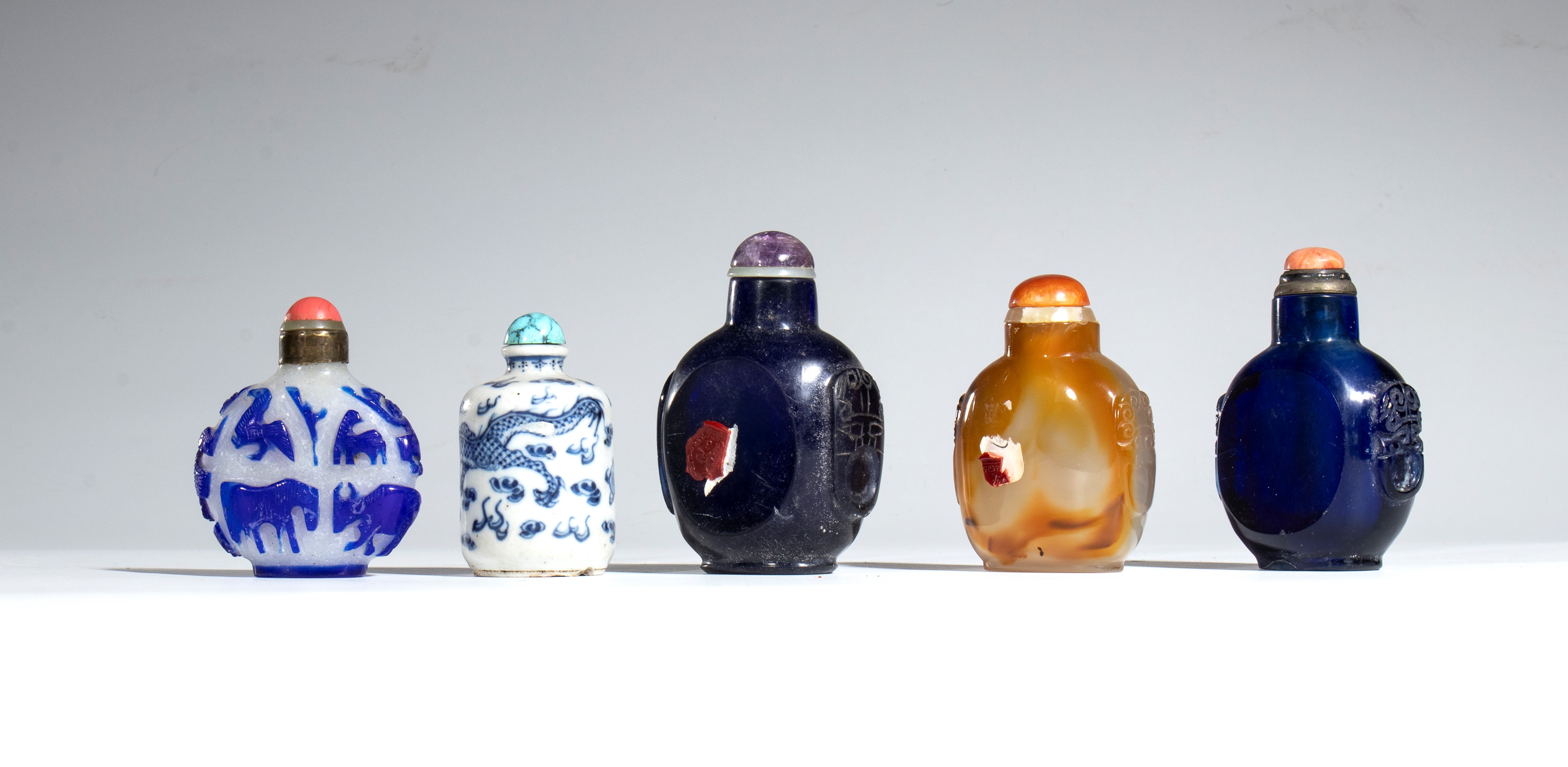 Gruppo di cinque tabacchiere, Cina, XIX-XX secolo