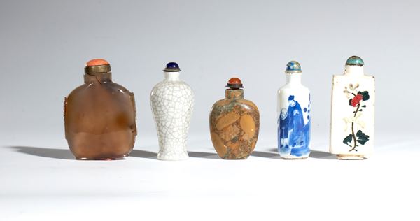 Gruppo di cinque tabacchiere. Cina, XIX-XX secolo