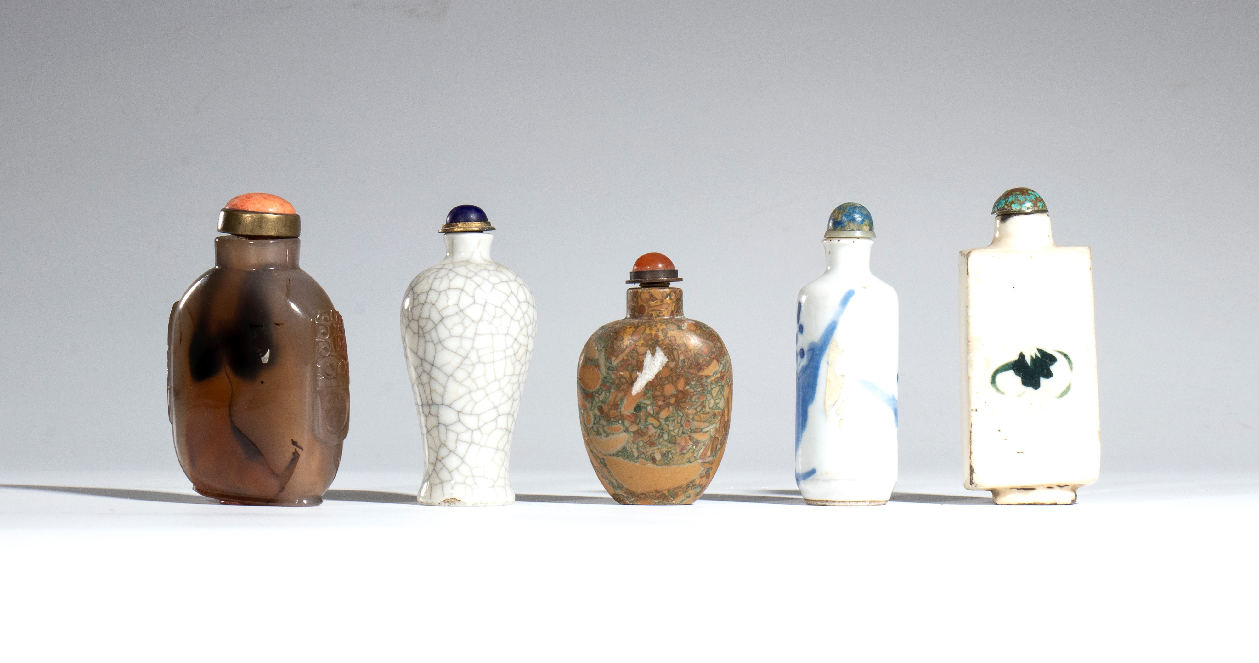 Gruppo di cinque tabacchiere, Cina, XIX-XX secolo