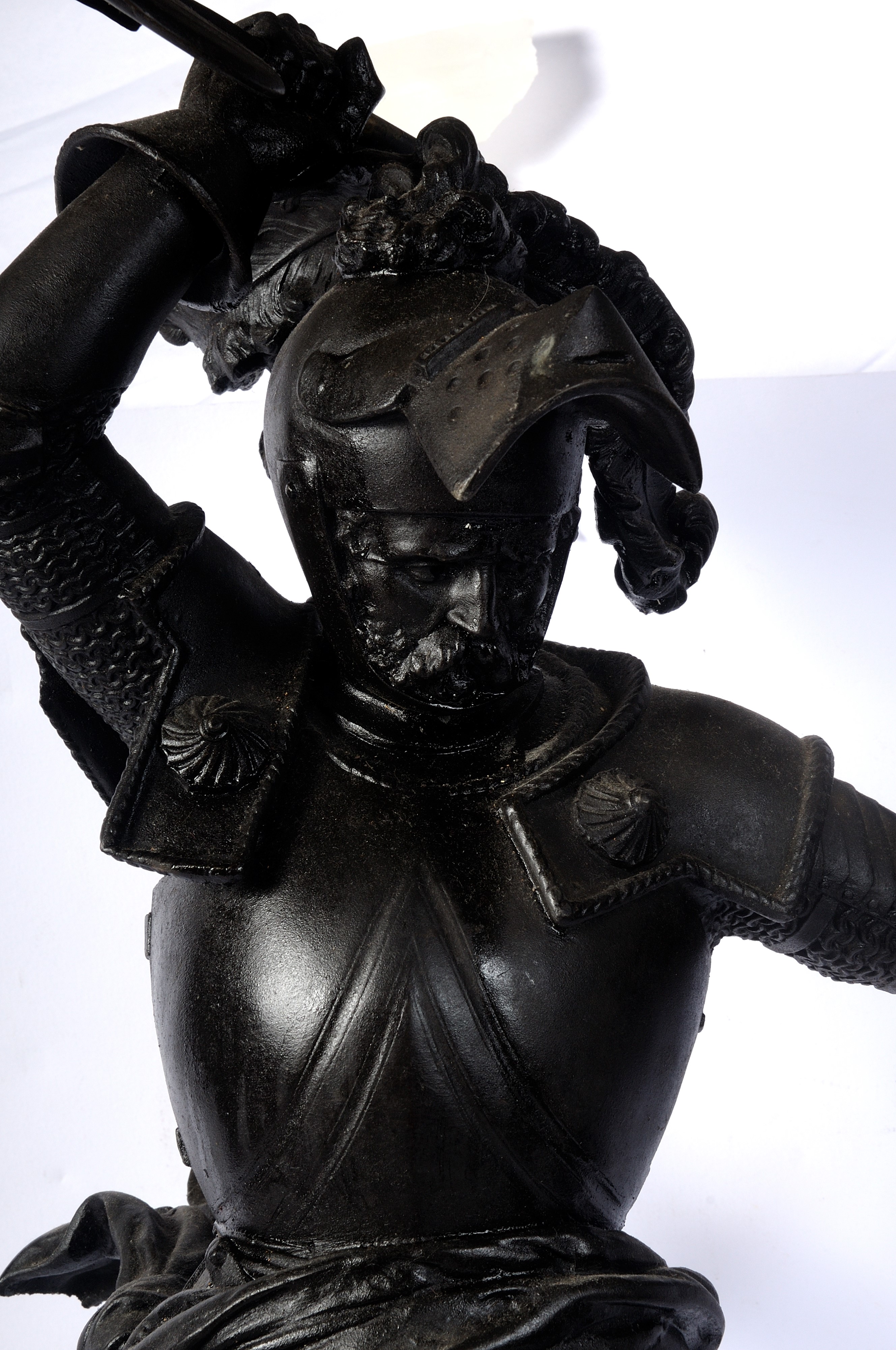 Guerriero in Armatura, Scultura in Spelter