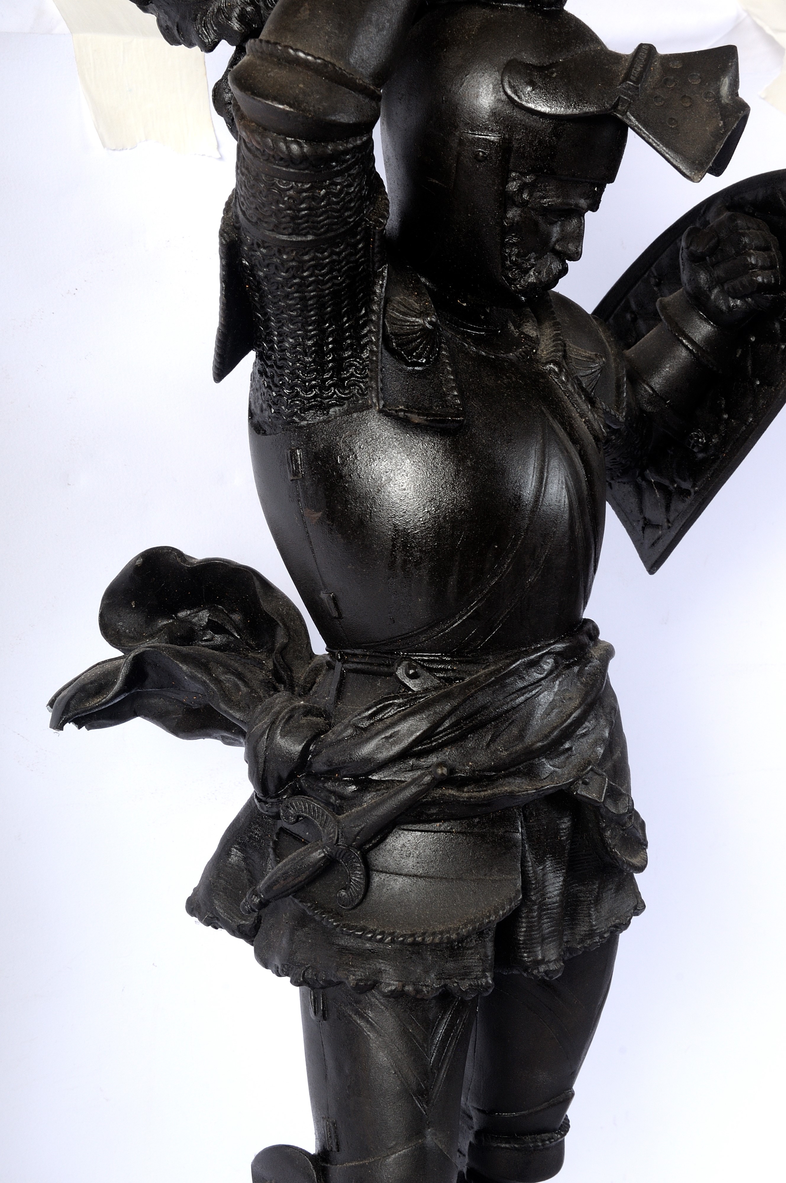 Guerriero in Armatura, Scultura in Spelter