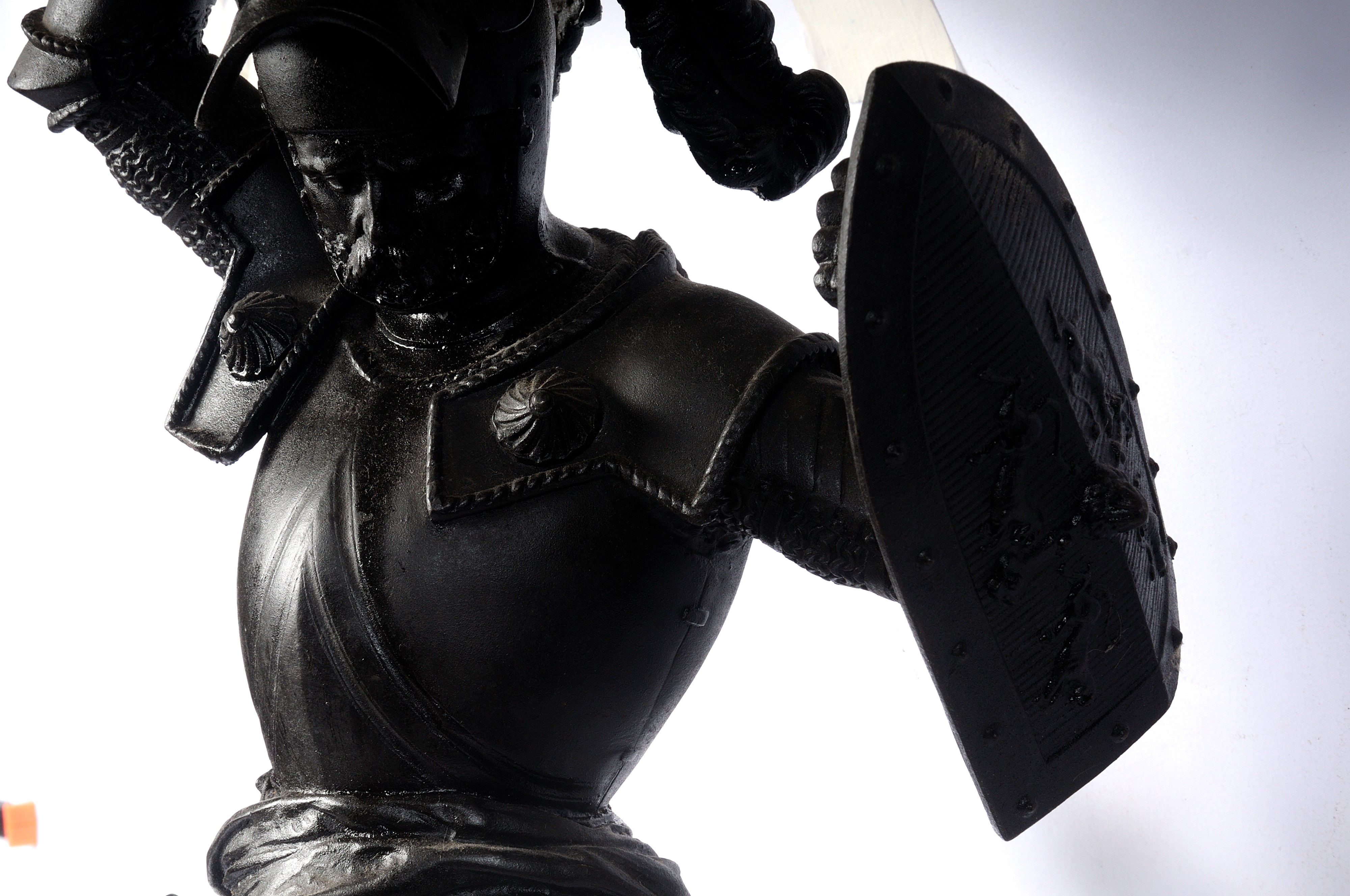 Guerriero in Armatura, Scultura in Spelter