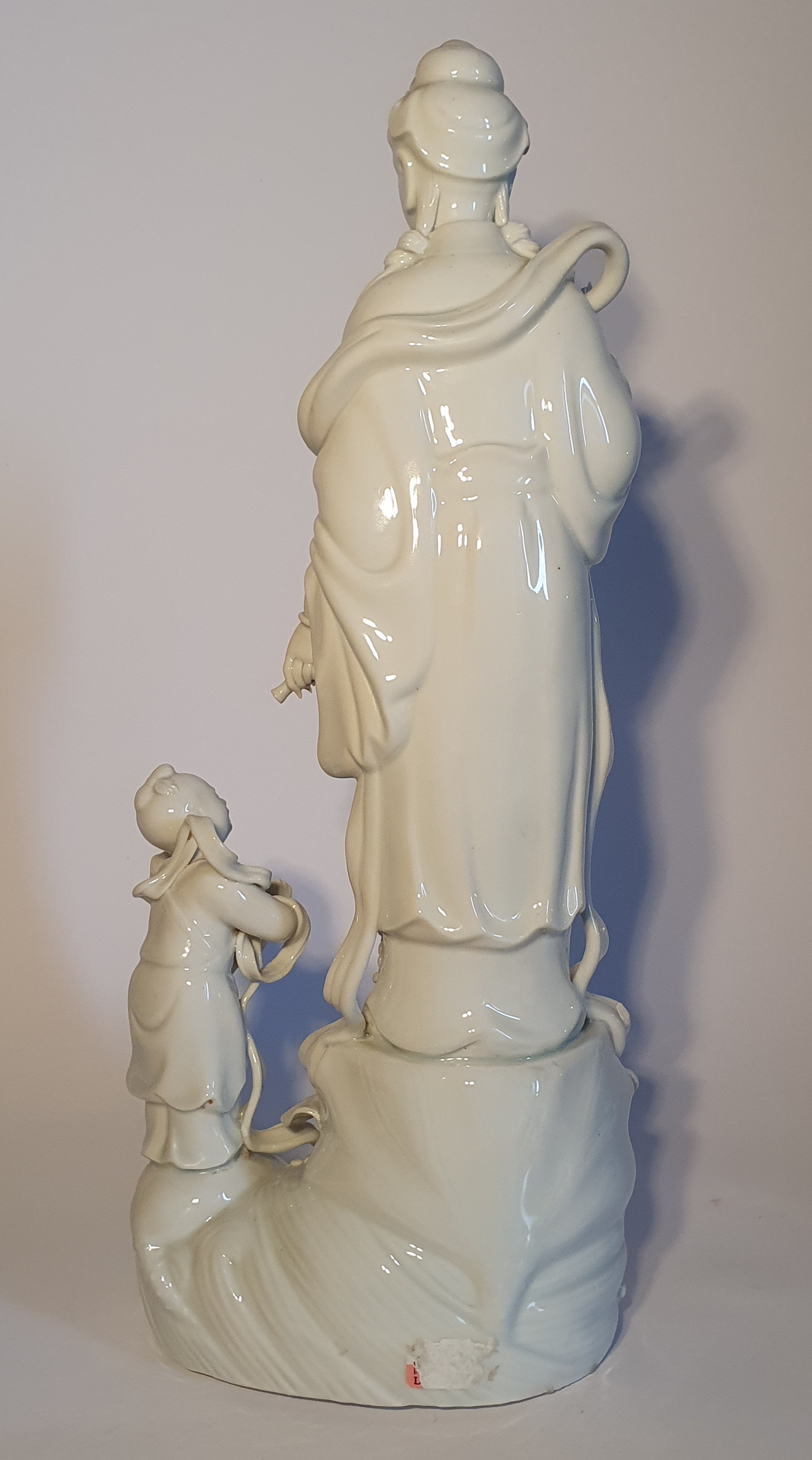 Dehua, Figura in porcellana «blanc de Chine» raffigurante Bodhisattva, XX secolo