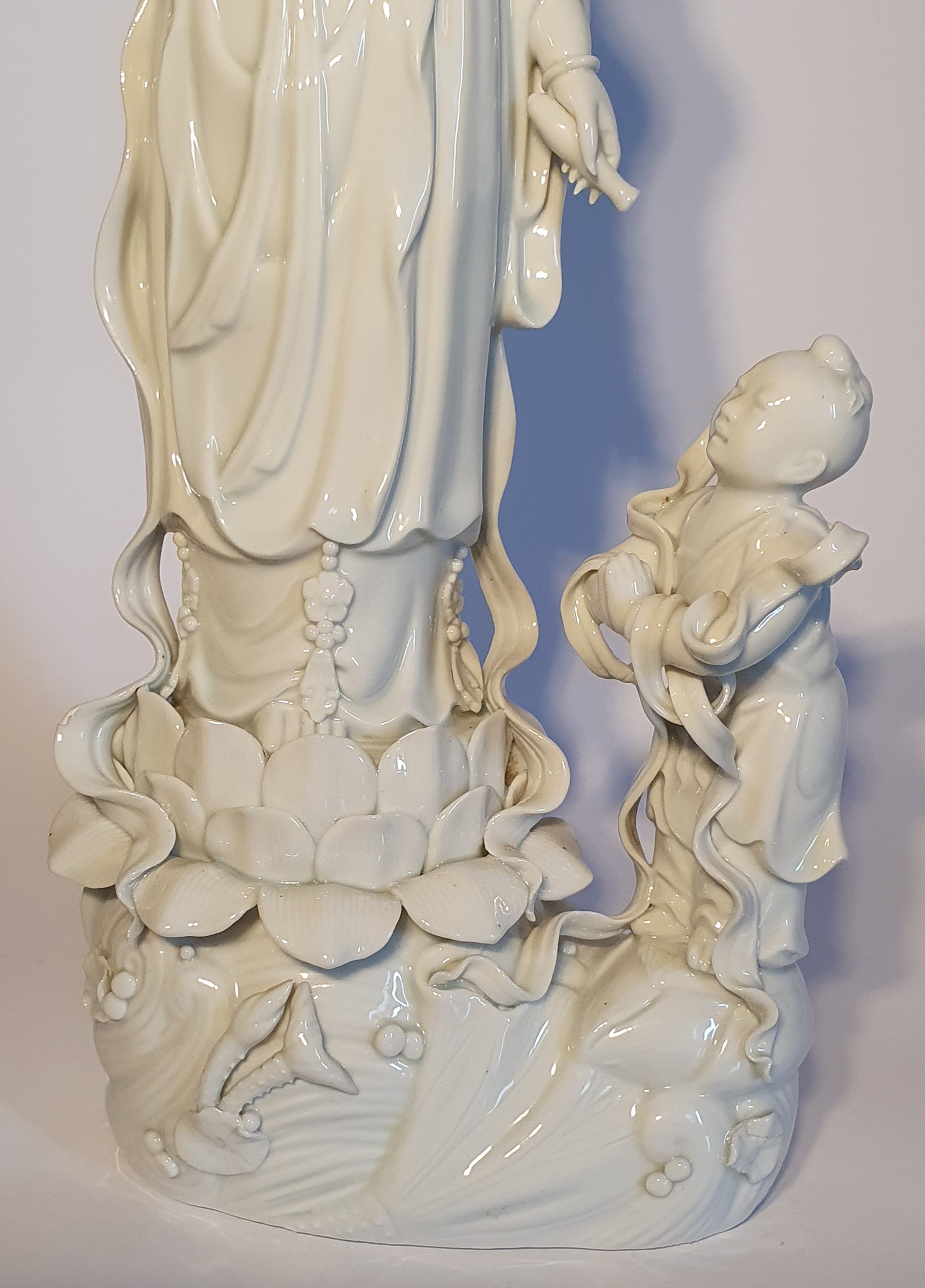 Dehua, Figura in porcellana «blanc de Chine» raffigurante Bodhisattva, XX secolo
