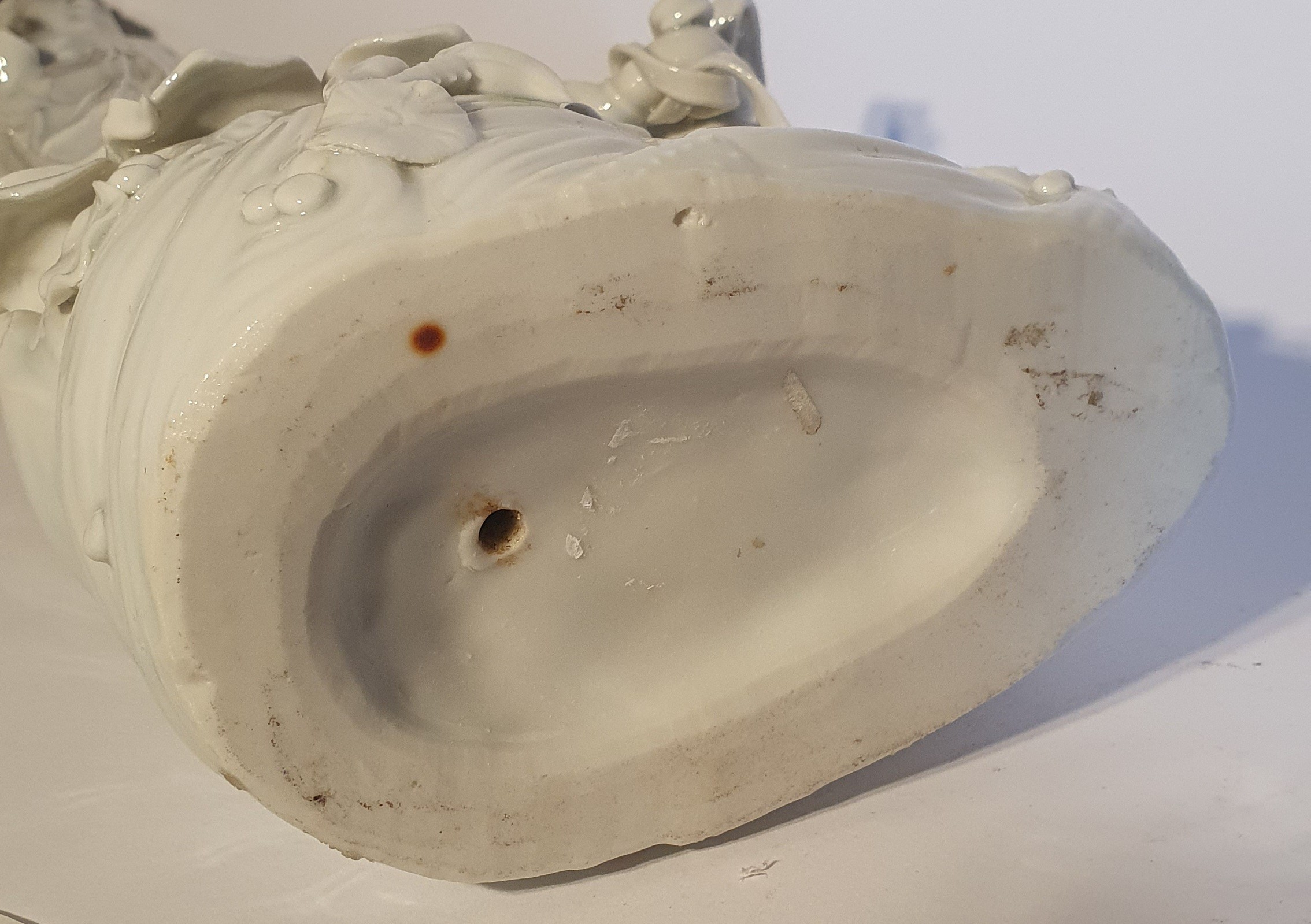 Dehua, Figura in porcellana «blanc de Chine» raffigurante Bodhisattva, XX secolo
