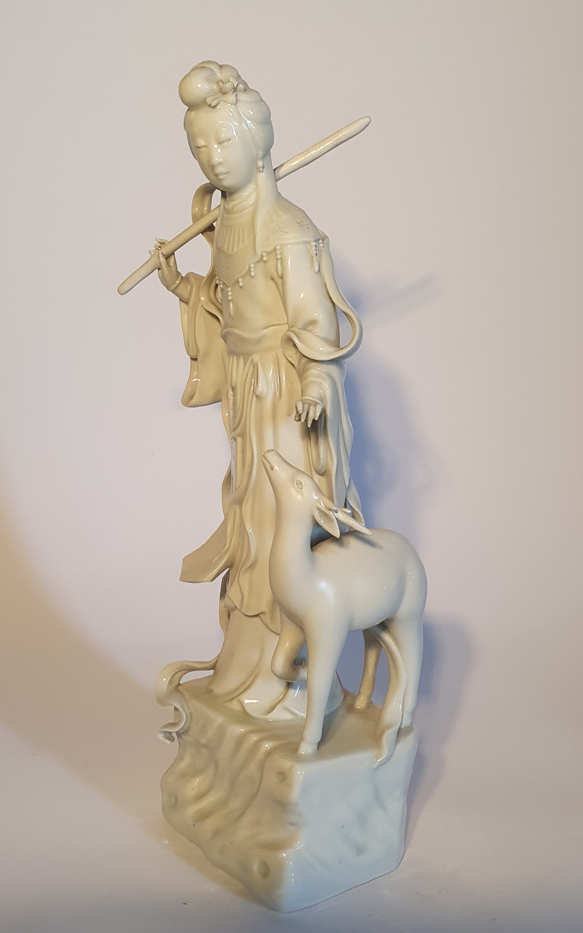 Dehua ("Blanc de China"), Figura della dea della longevità e dell’immortalità in porcellana, Cina...