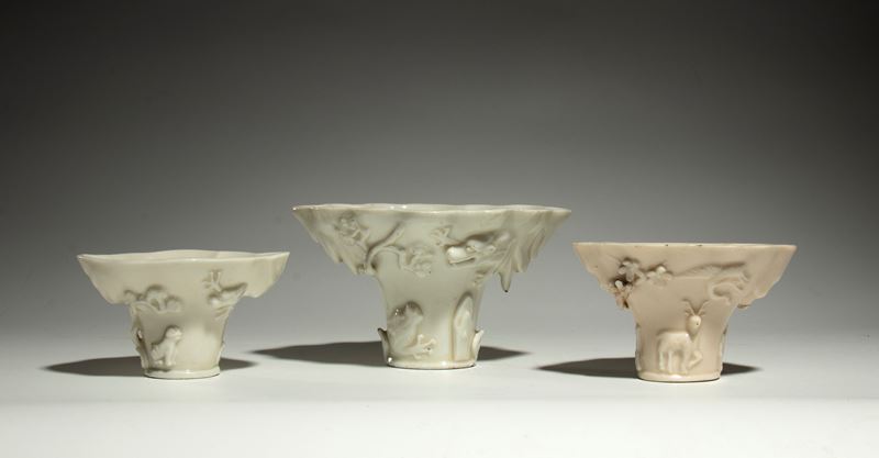 Cina, Dinastia Qing (XVII-XVIII secolo), Tre coppe per libagioni in porcellana Dehua Blanc de Chi...