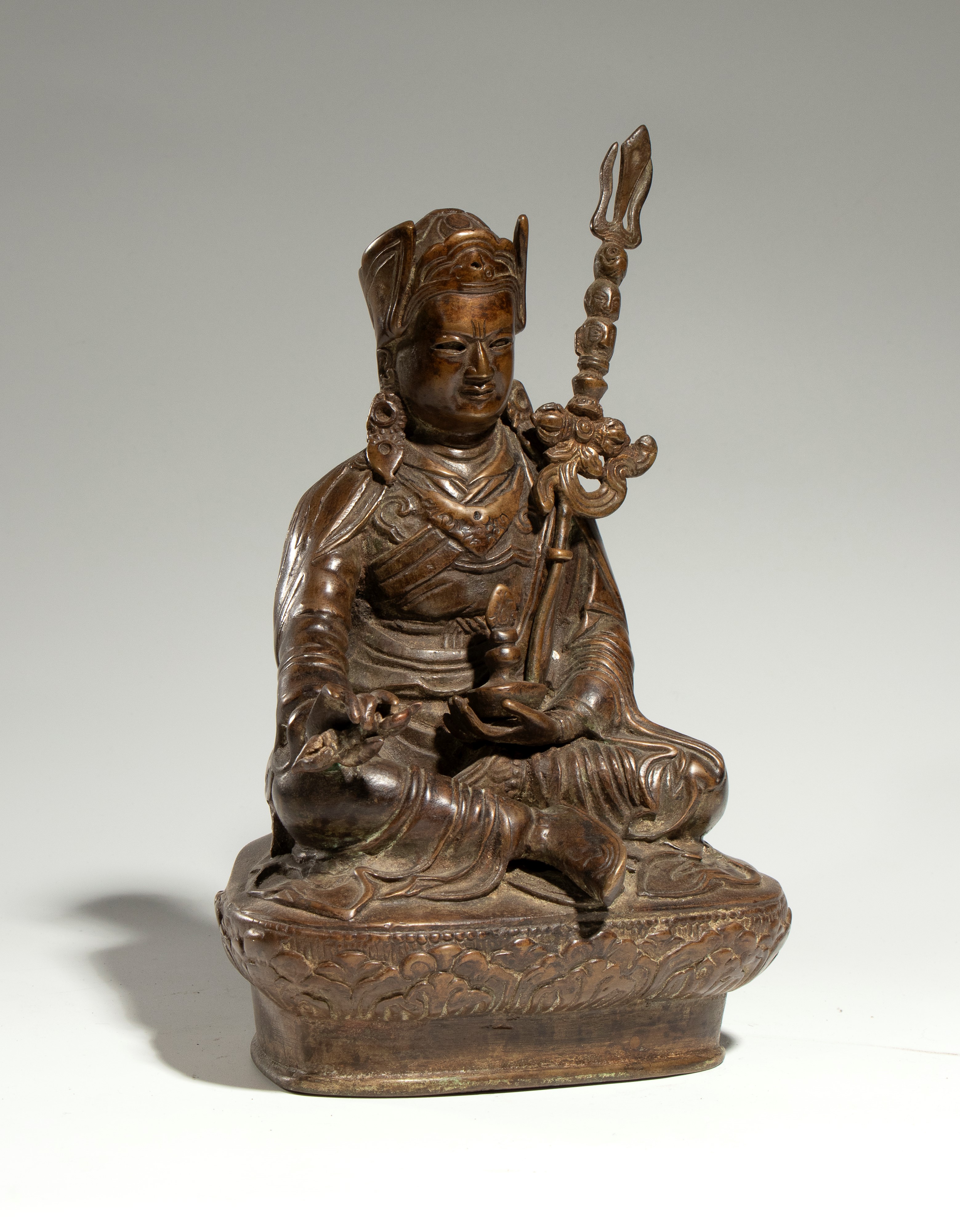 Tibet, Padmasambhava, figura in rame sbalzato (repoussé),  XIX secolo