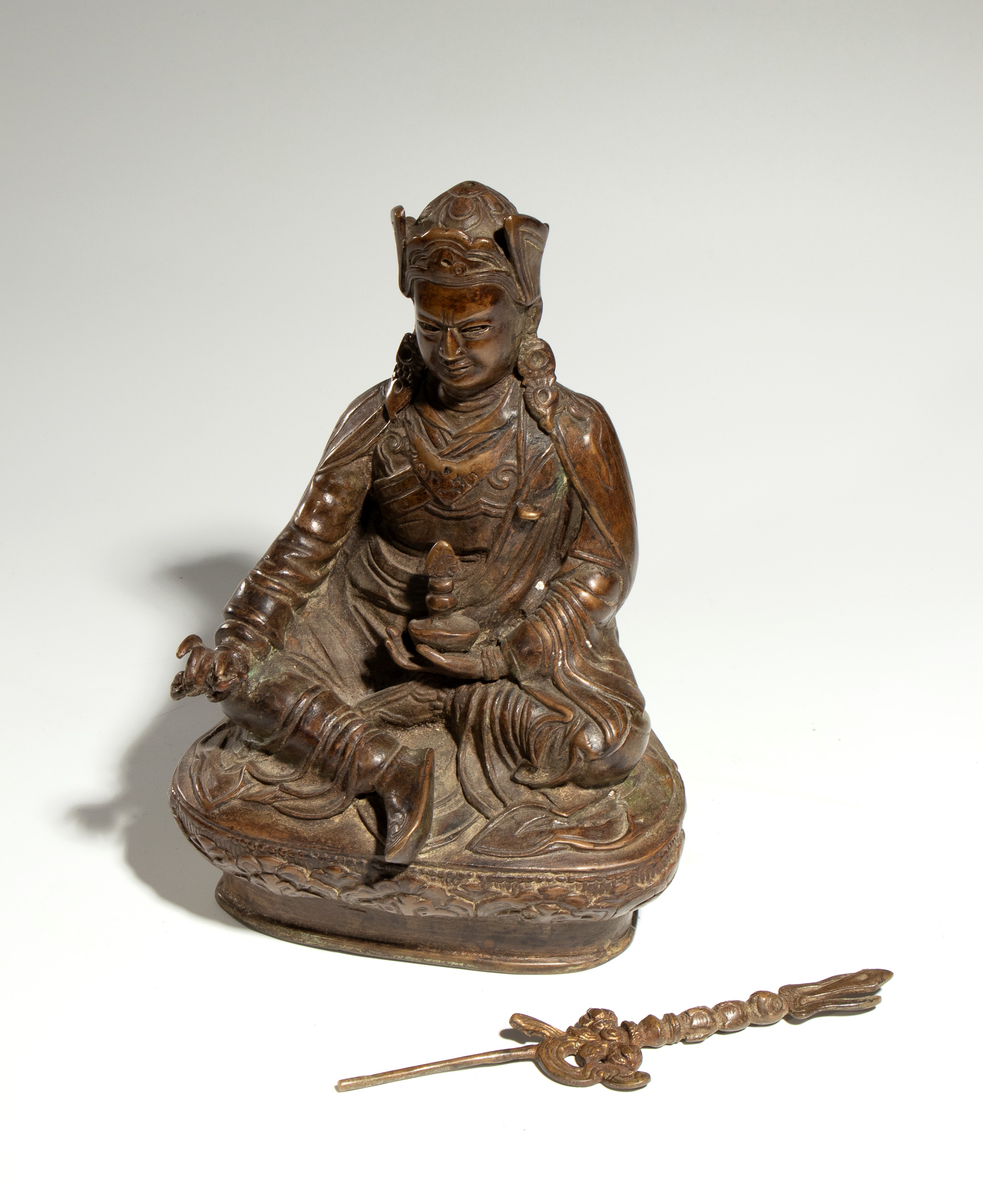 Tibet, Padmasambhava, figura in rame sbalzato (repoussé),  XIX secolo