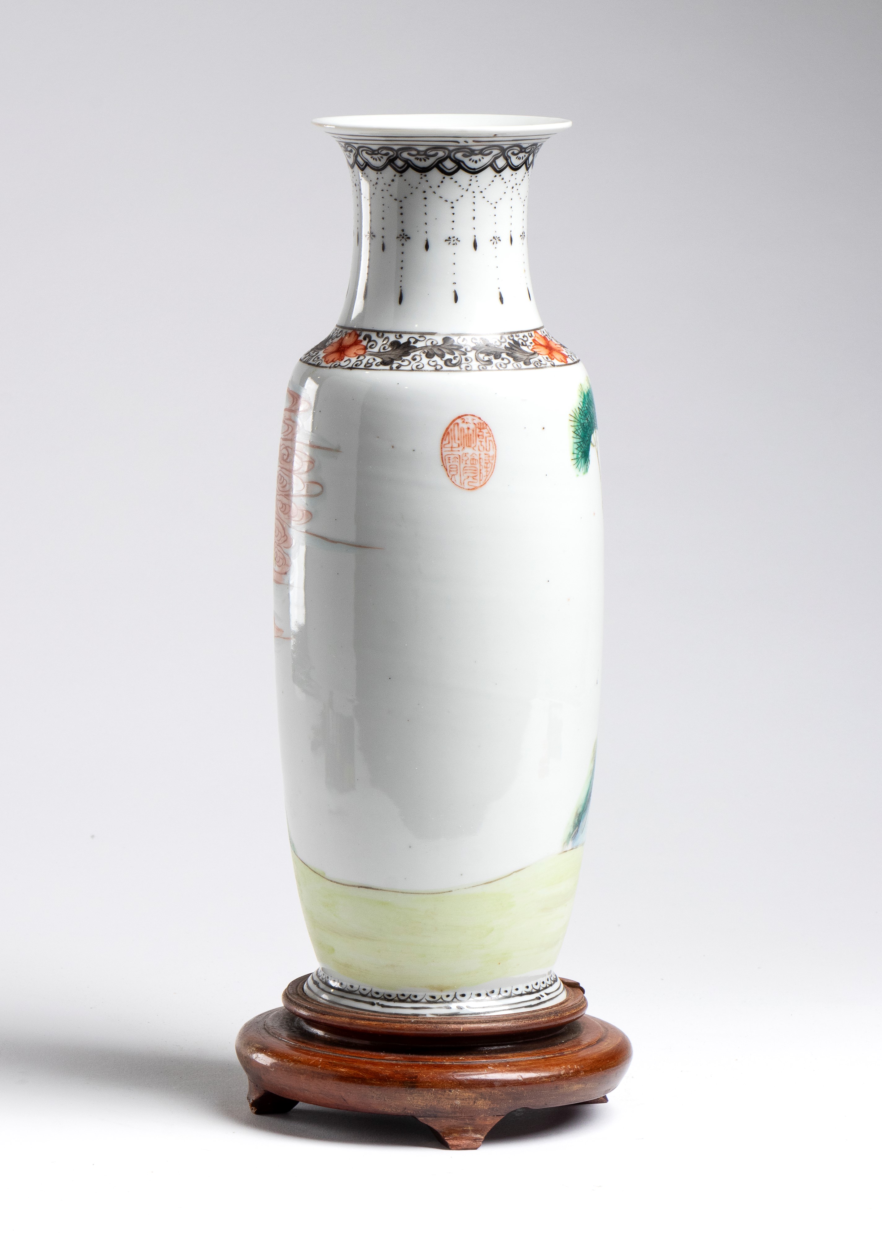 Vaso in porcellana policroma a smalti con scena storica, Cina, Repubblica (inizio XX secolo)