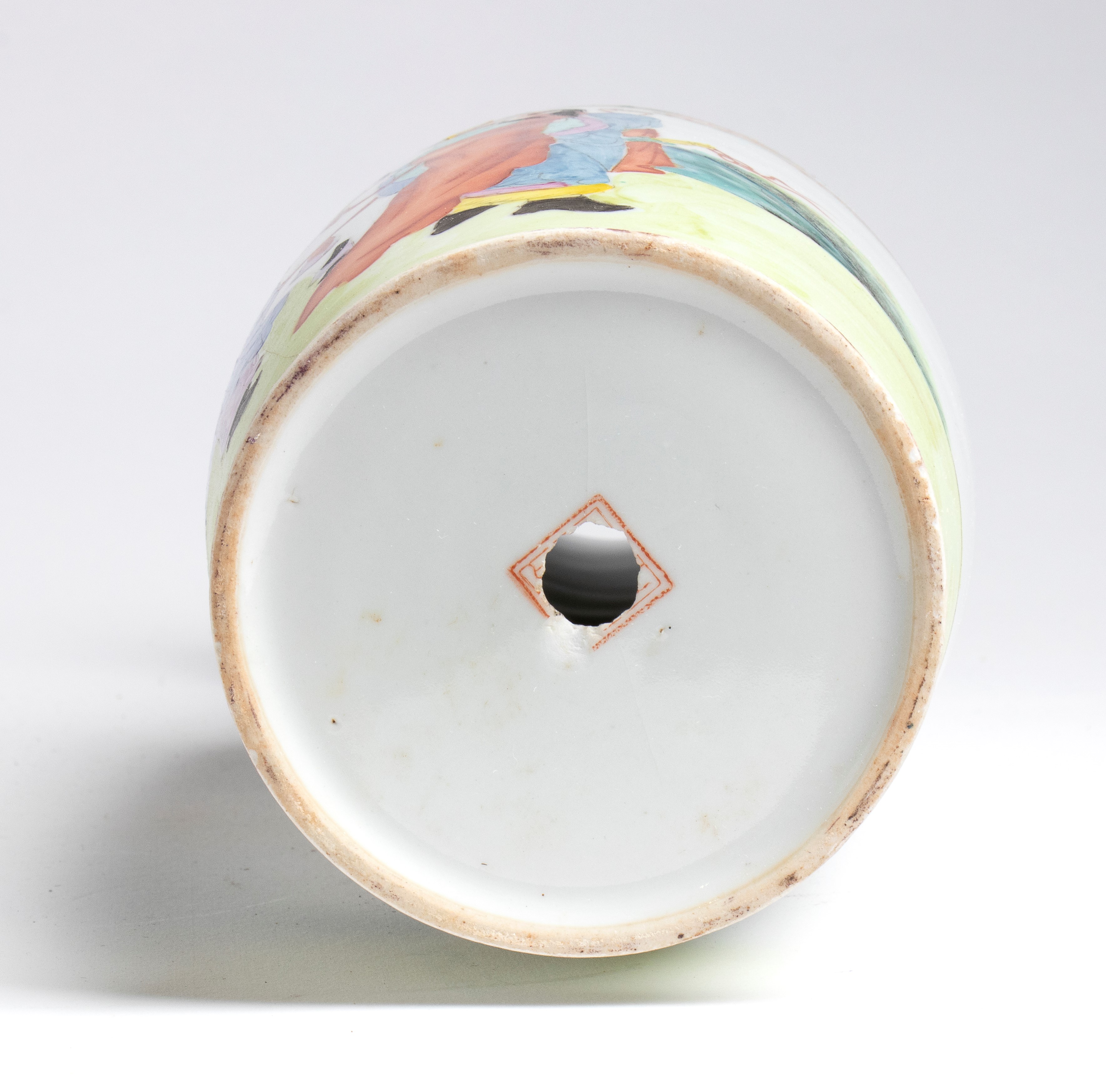 Vaso in porcellana policroma a smalti con scena storica, Cina, Repubblica (inizio XX secolo)
