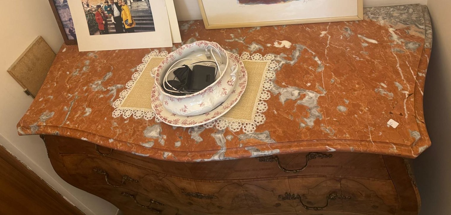 Comò in Stile Barrocco in Radica di Noce