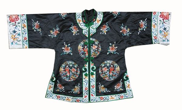 Veste in seta ricamata