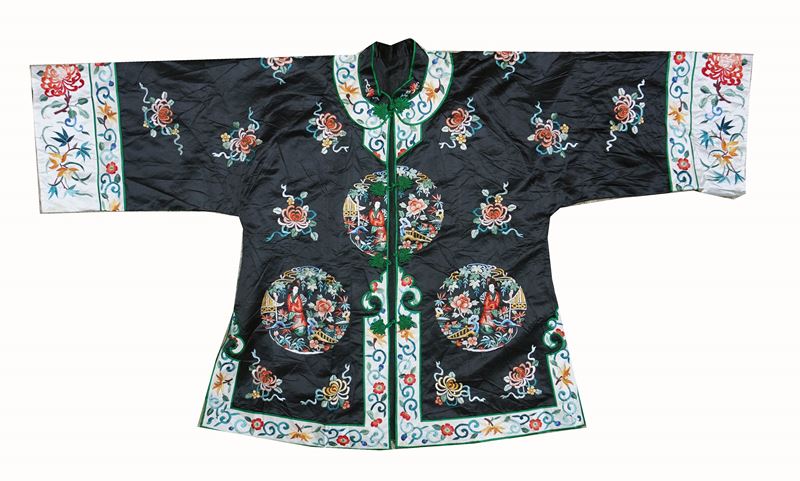 Cina, veste in seta ricamata (primi anni del XX secolo)