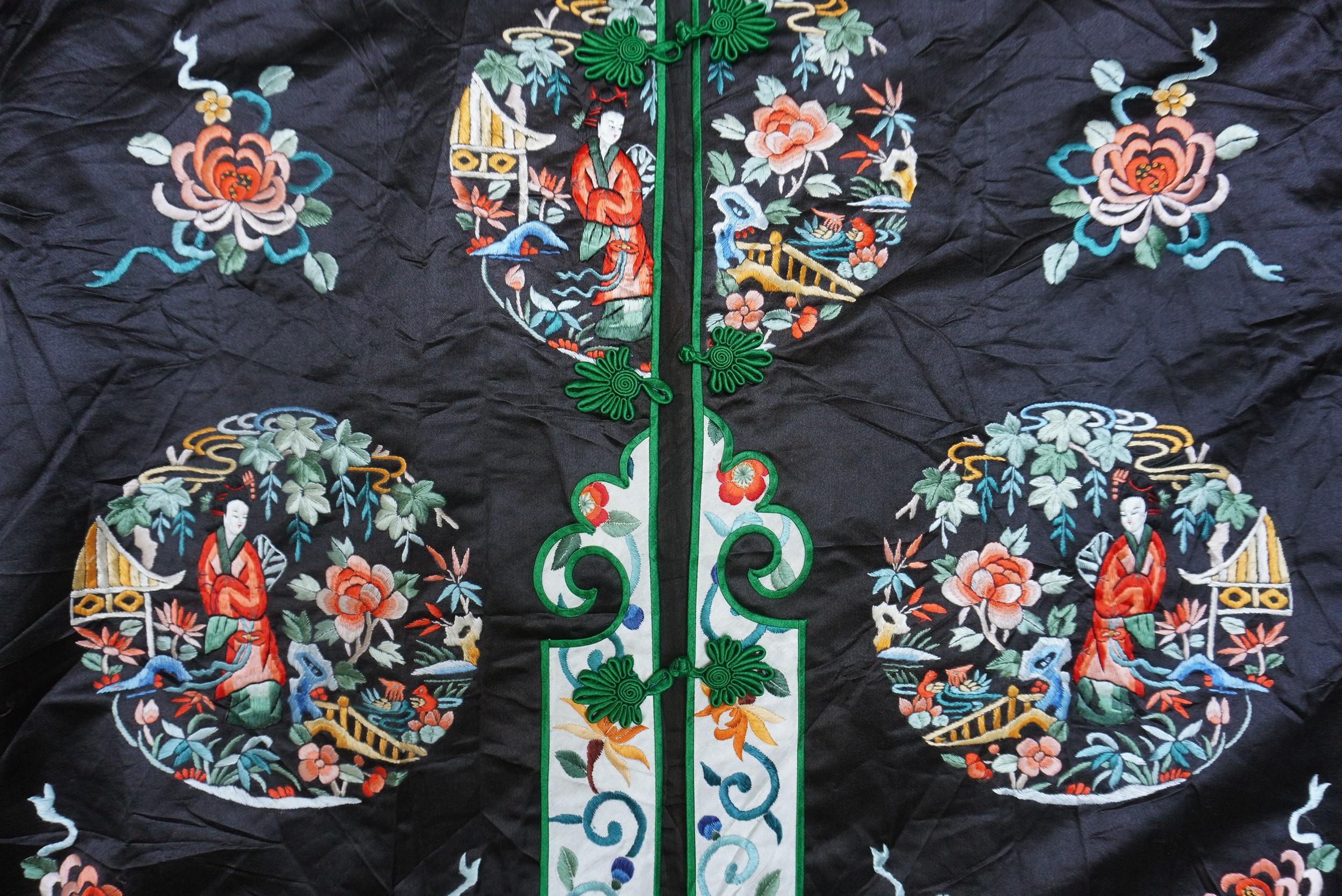 Cina, veste in seta ricamata (primi anni del XX secolo)