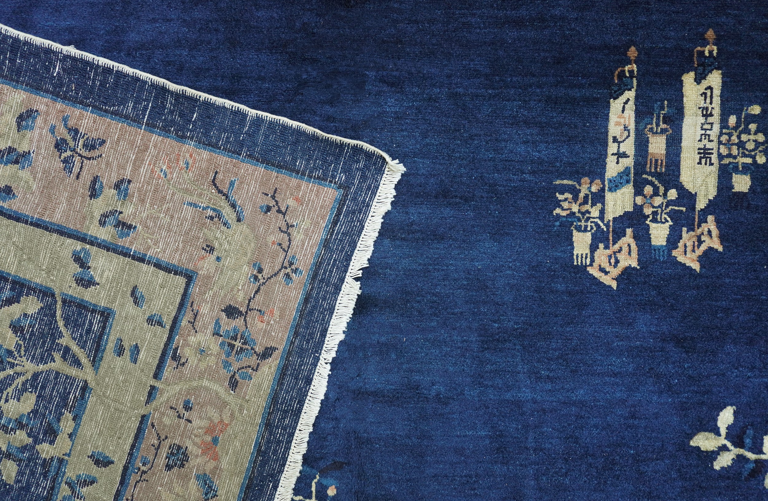 Cina settentrionale (fine XIX secolo), Tappeto Pechino, medaglione ogivale su fondo blu