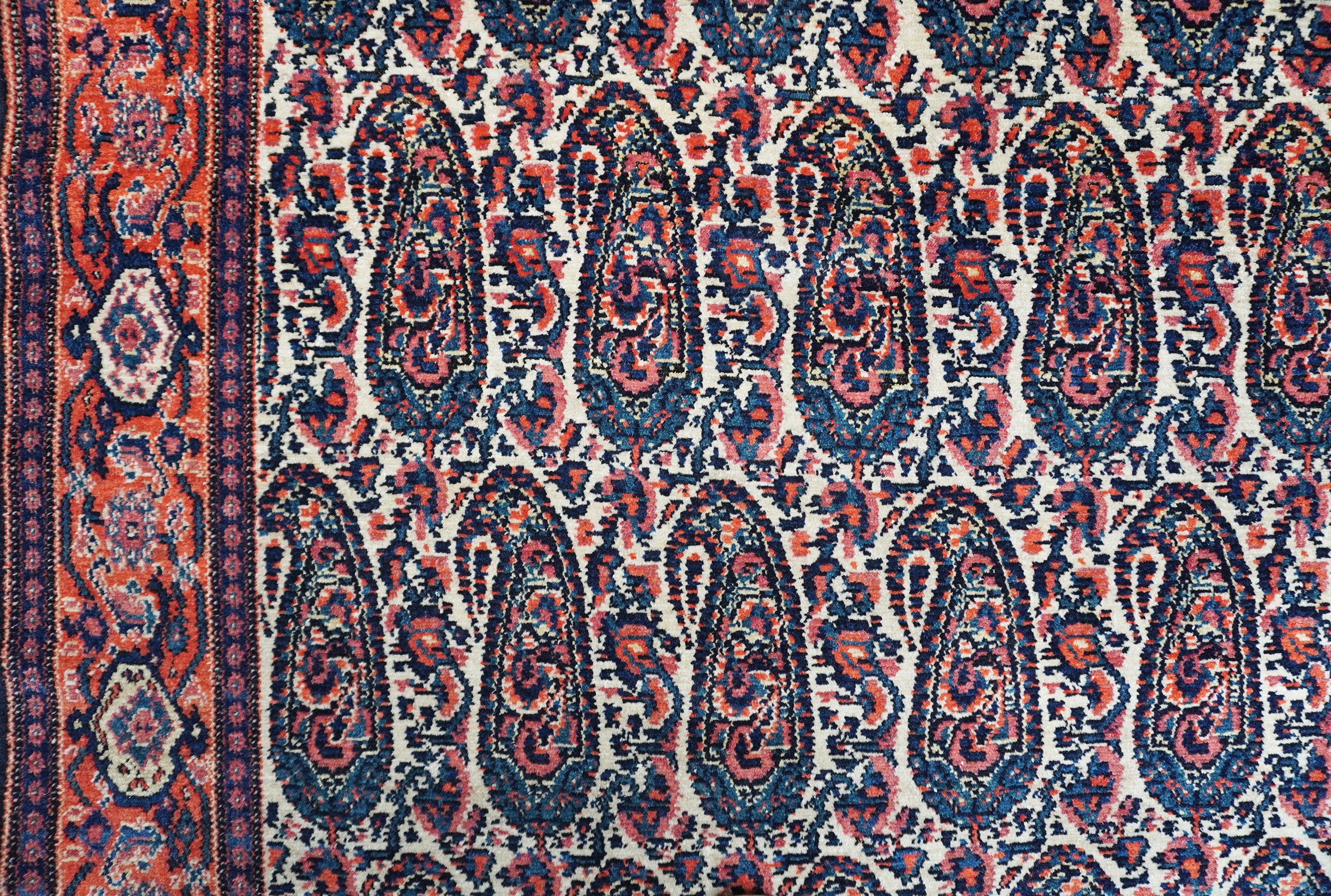 Tappeto Senneh, motivo “Boteh”, Persia occidentale, primi del Novecento