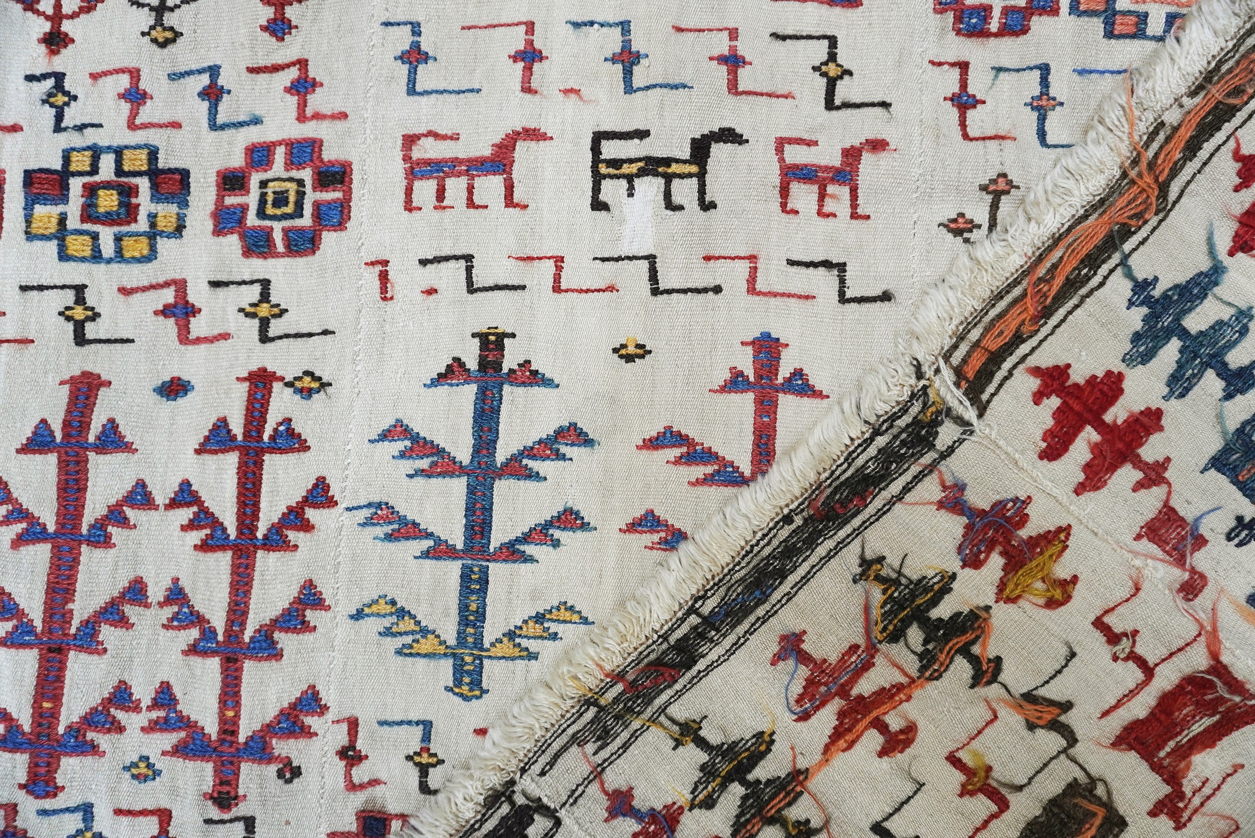 Kilim Verneh, Shahsevan, fondo bianco, XIX secolo