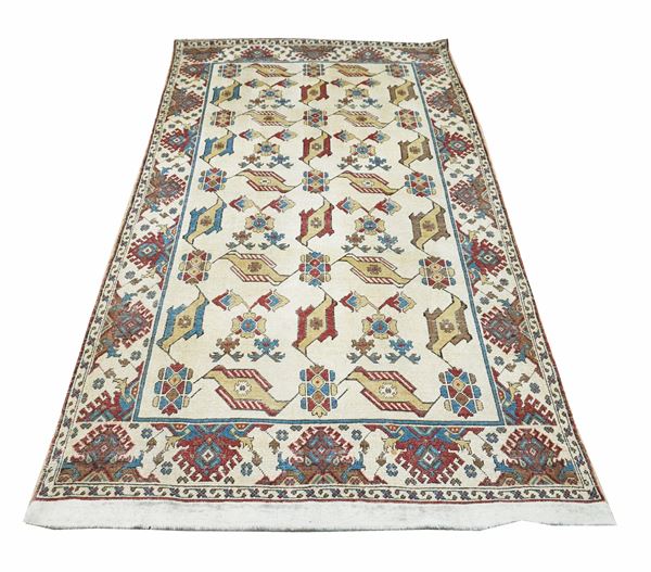 Tappeto con disegno “Ushak ad uccelli”, Manifattura di Tuduc