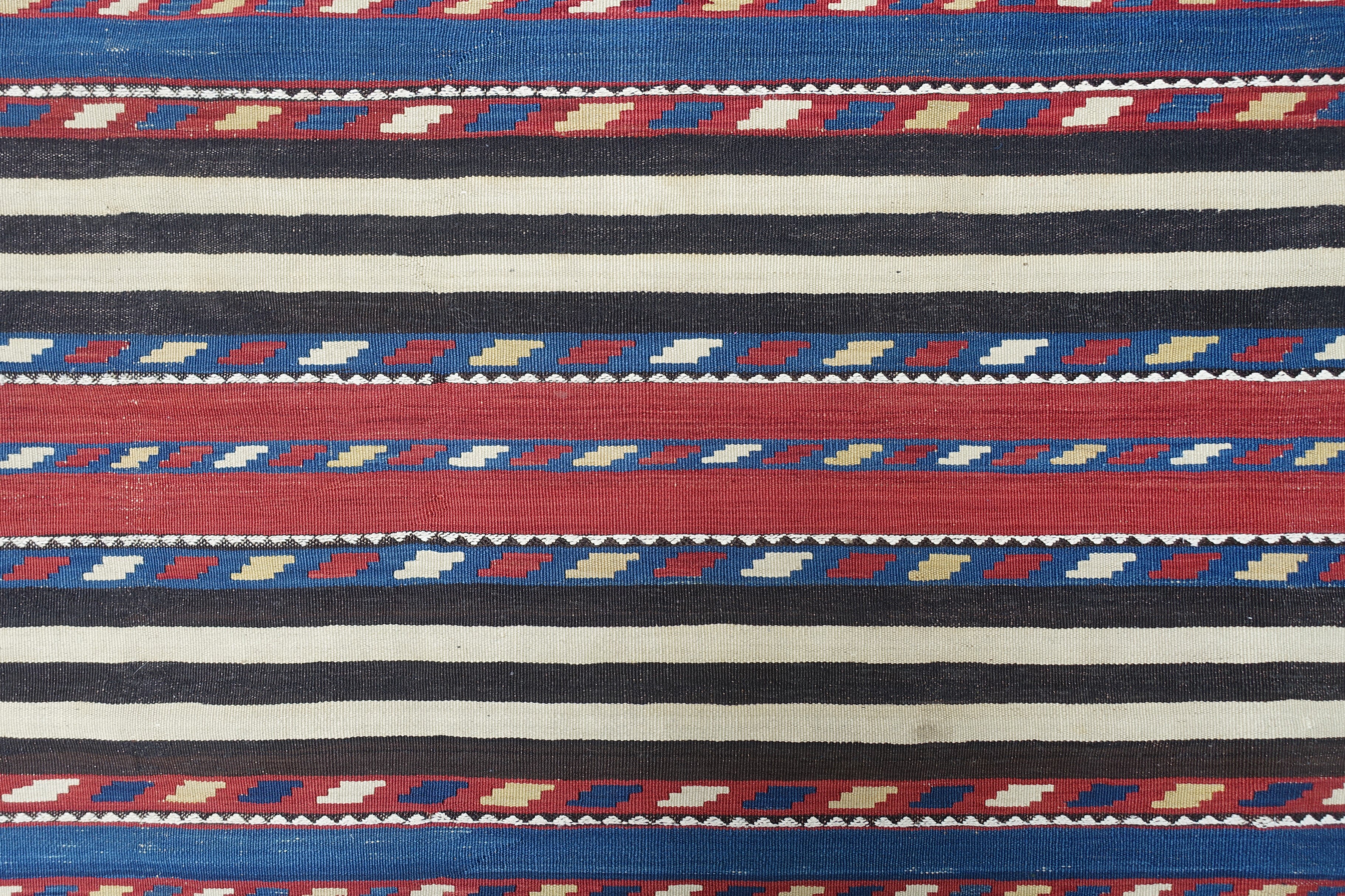 Kilim a disegno a righe, tessuto piatto a tessitura fine (Caucaso, XIX secolo)