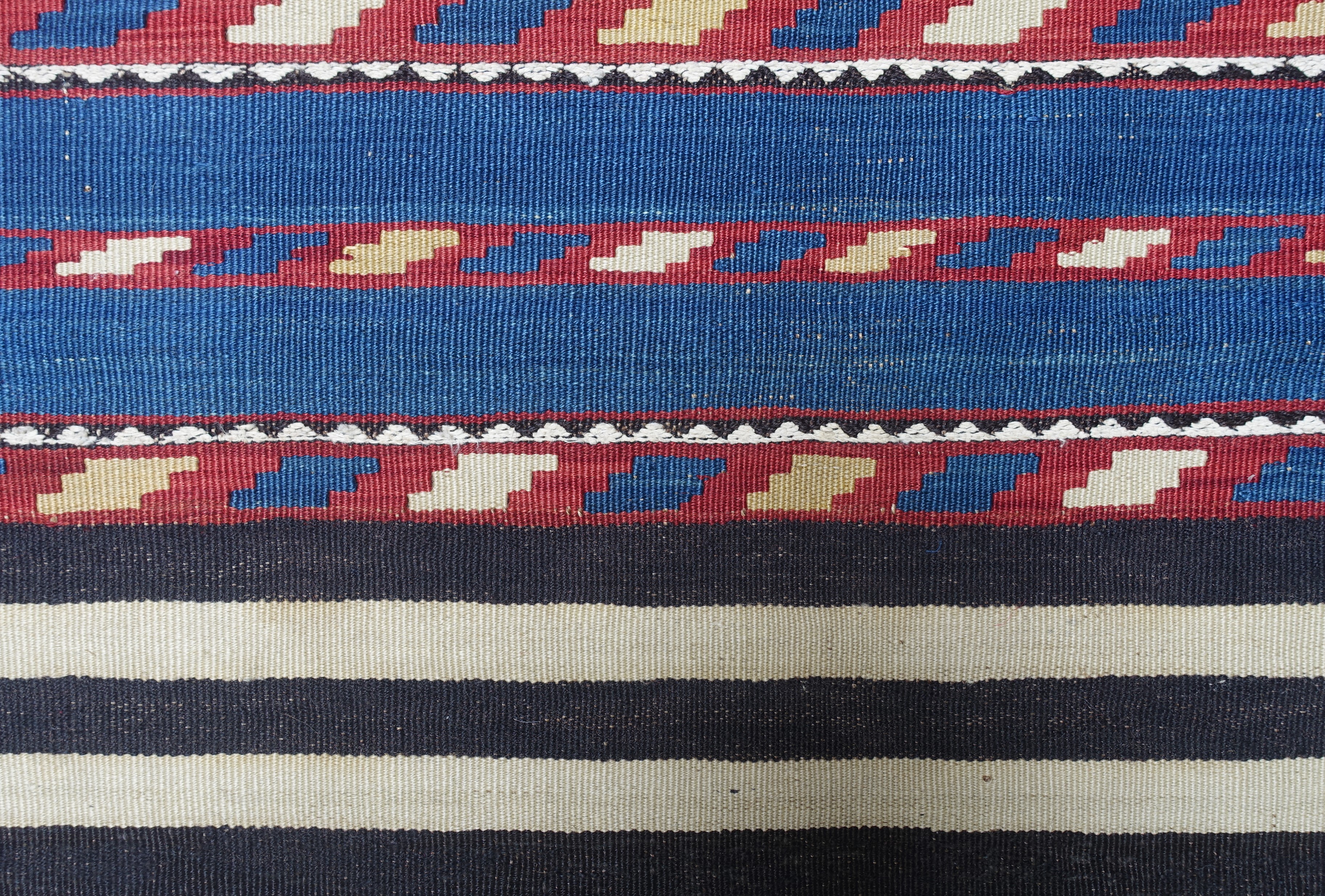 Kilim a disegno a righe, tessuto piatto a tessitura fine (Caucaso, XIX secolo)