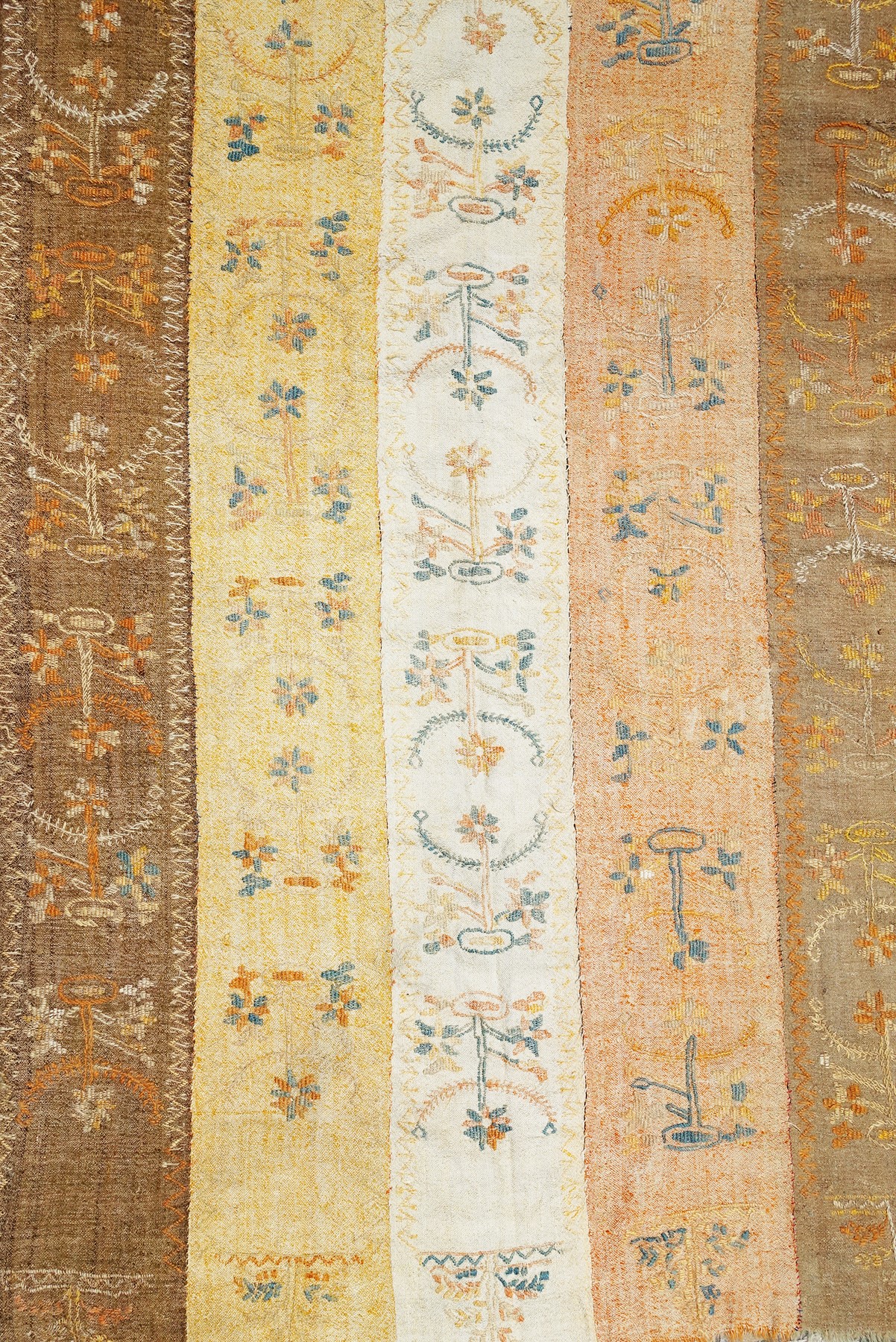Anatolia sud-orientale, Tessuto curdo “parda”, tessuto a mano a cinque panelli (XIX secolo)