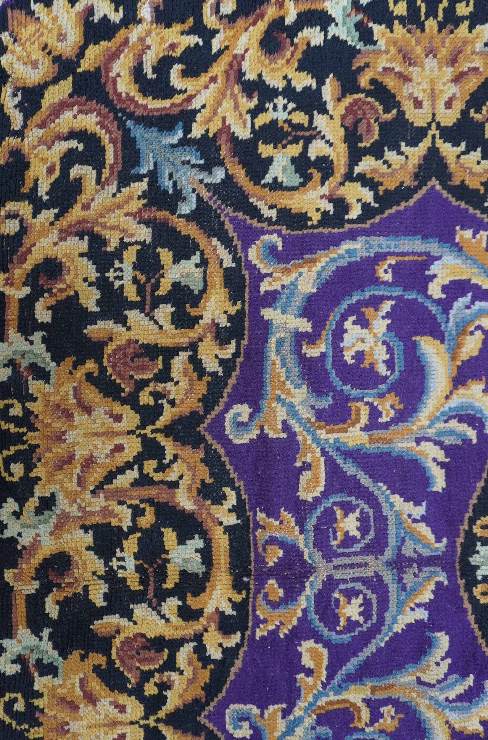 Tappeto Savonnerie, decorazione arabescata, primi del XX secolo