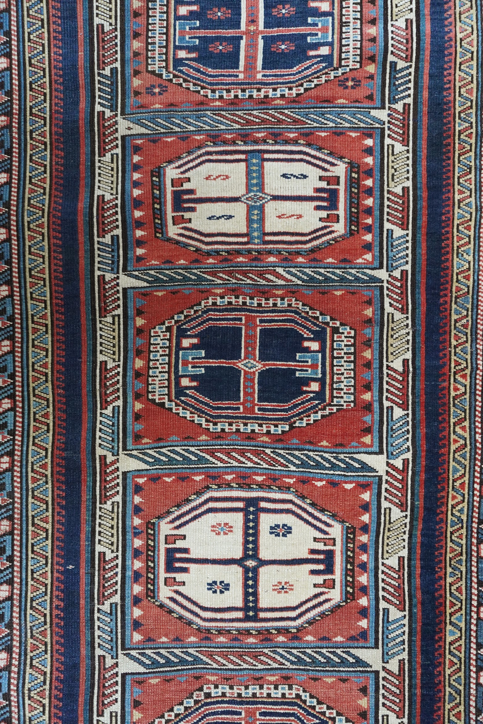 Caucaso orientale, Tappeto Kuba-Baku con disegno Orduch Konagkend, annodatura fine, fine XIX seco...
