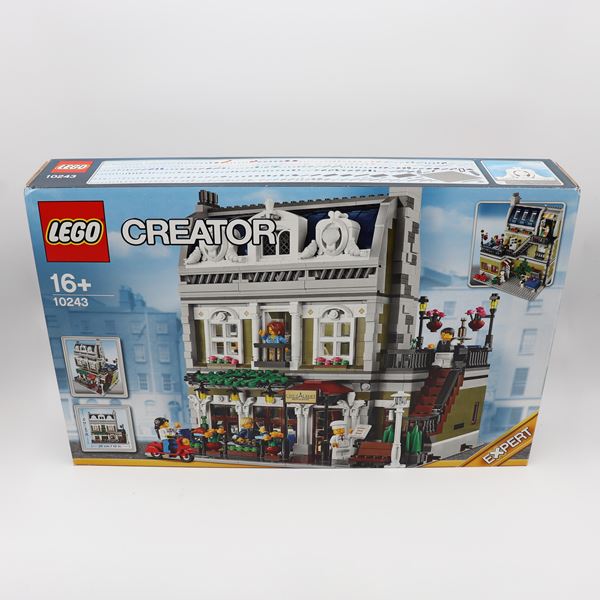 The LEGO Group - LEGO 10243 – Parisian Restaurant