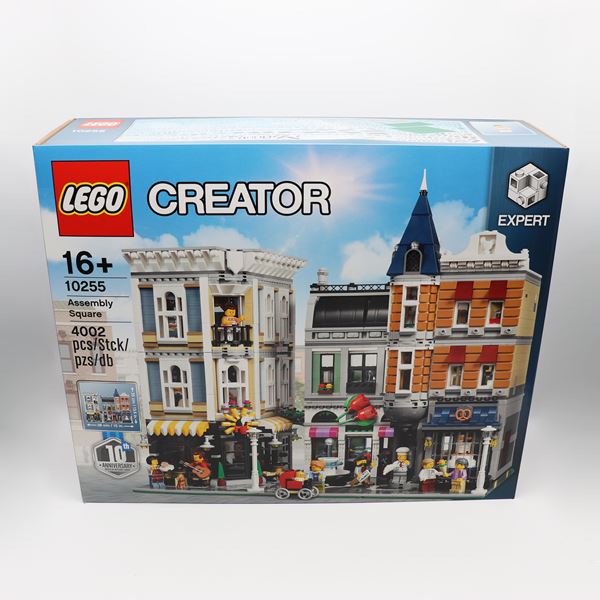 LEGO 10255 – Assembly Square