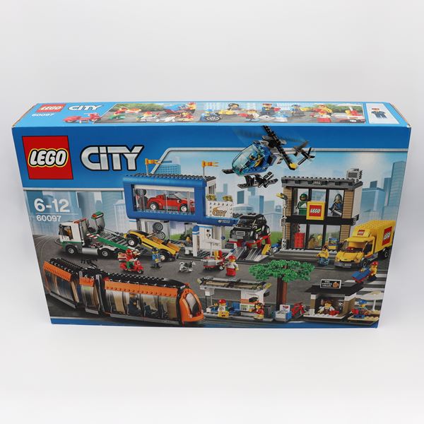 The LEGO Group - LEGO 60097 – City Square