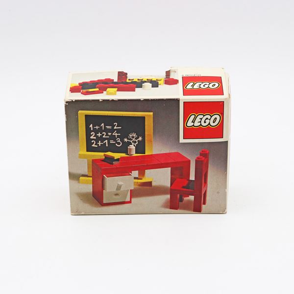 The LEGO Group - LEGO 291 – Blackboard and School Desk